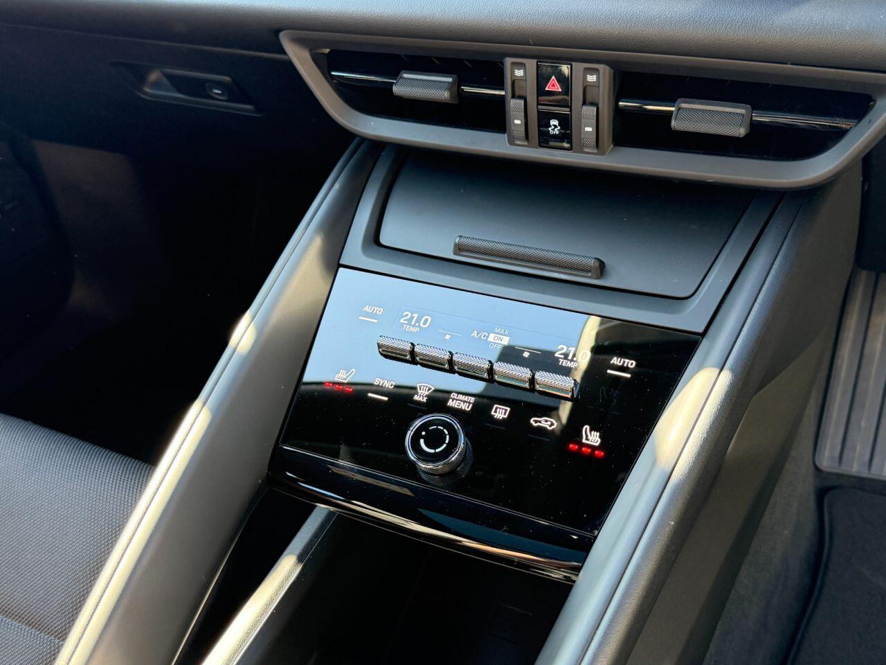 Porsche Macan view 38