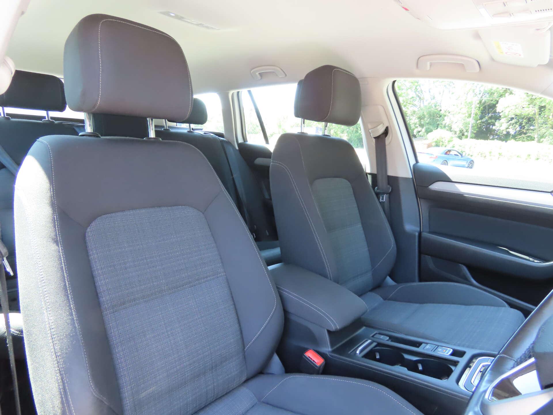 Volkswagen Passat view 8