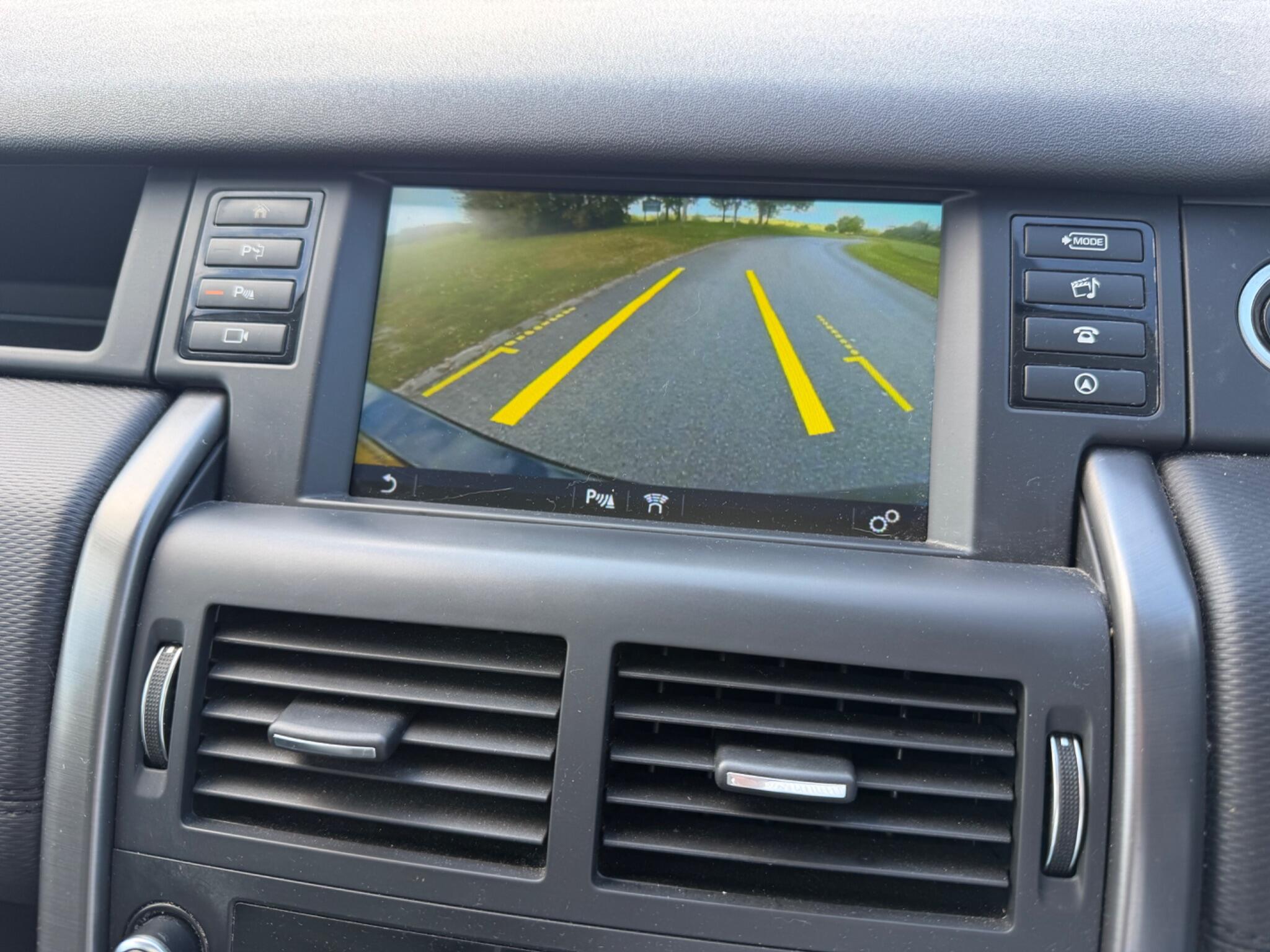 Land Rover Discovery Sport view 35