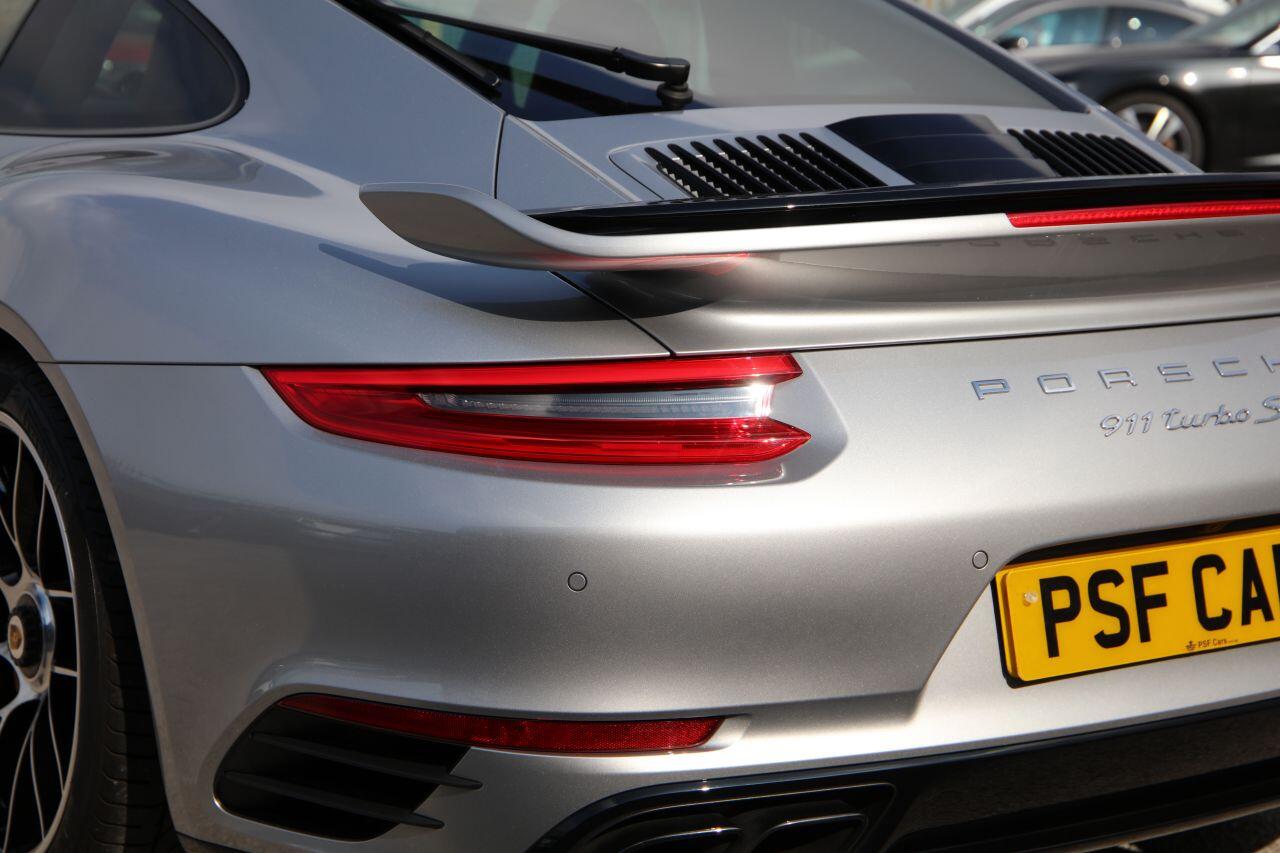 Porsche 911 view 27