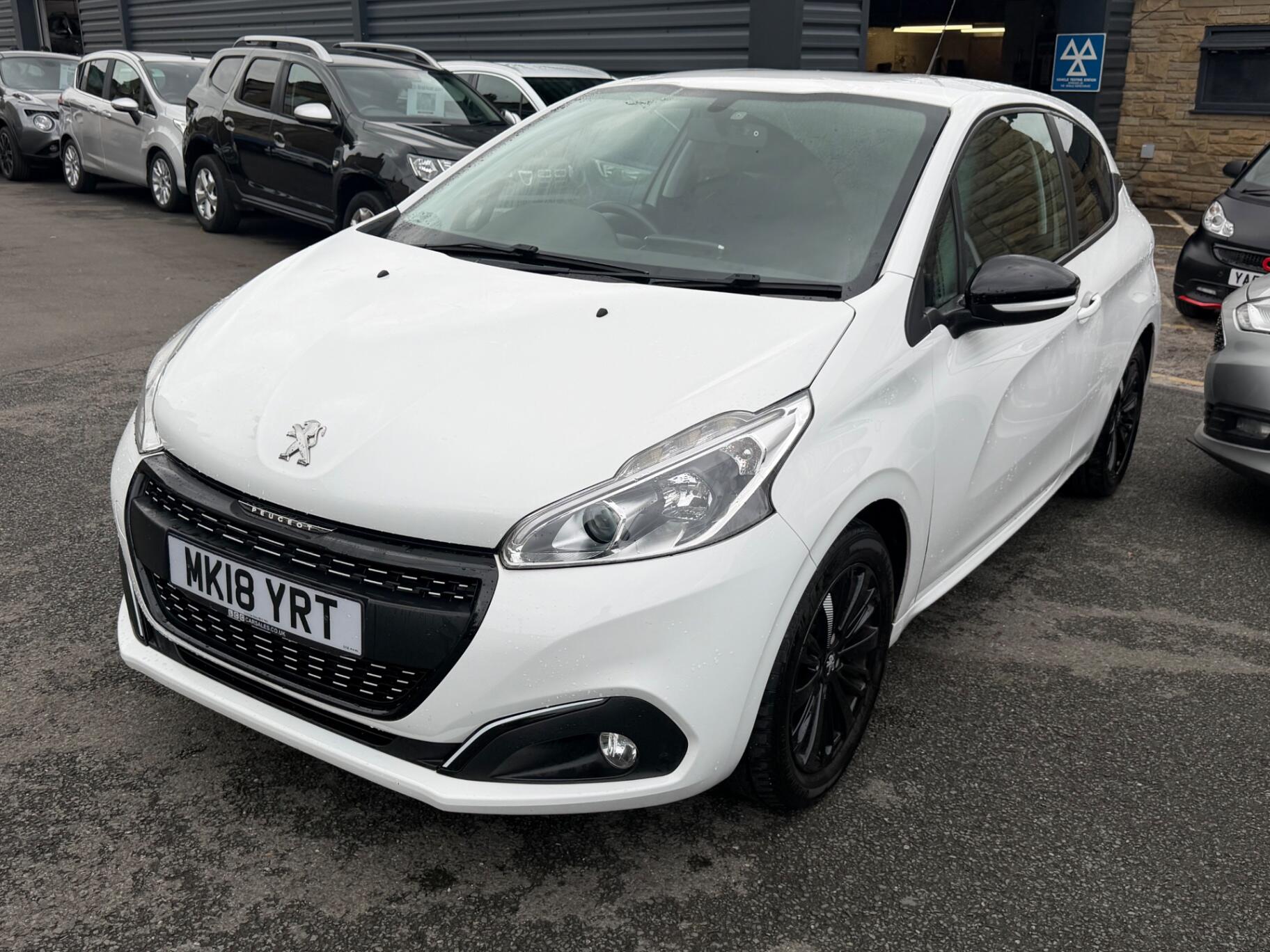 Peugeot 208 view 5