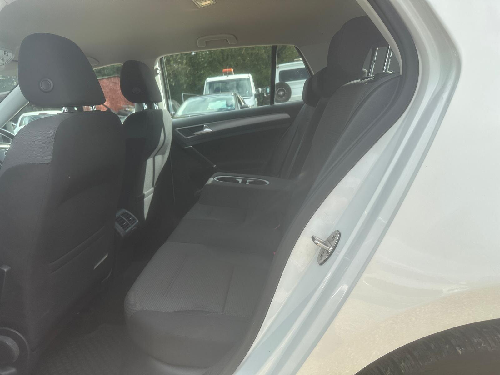 Volkswagen Golf view 11