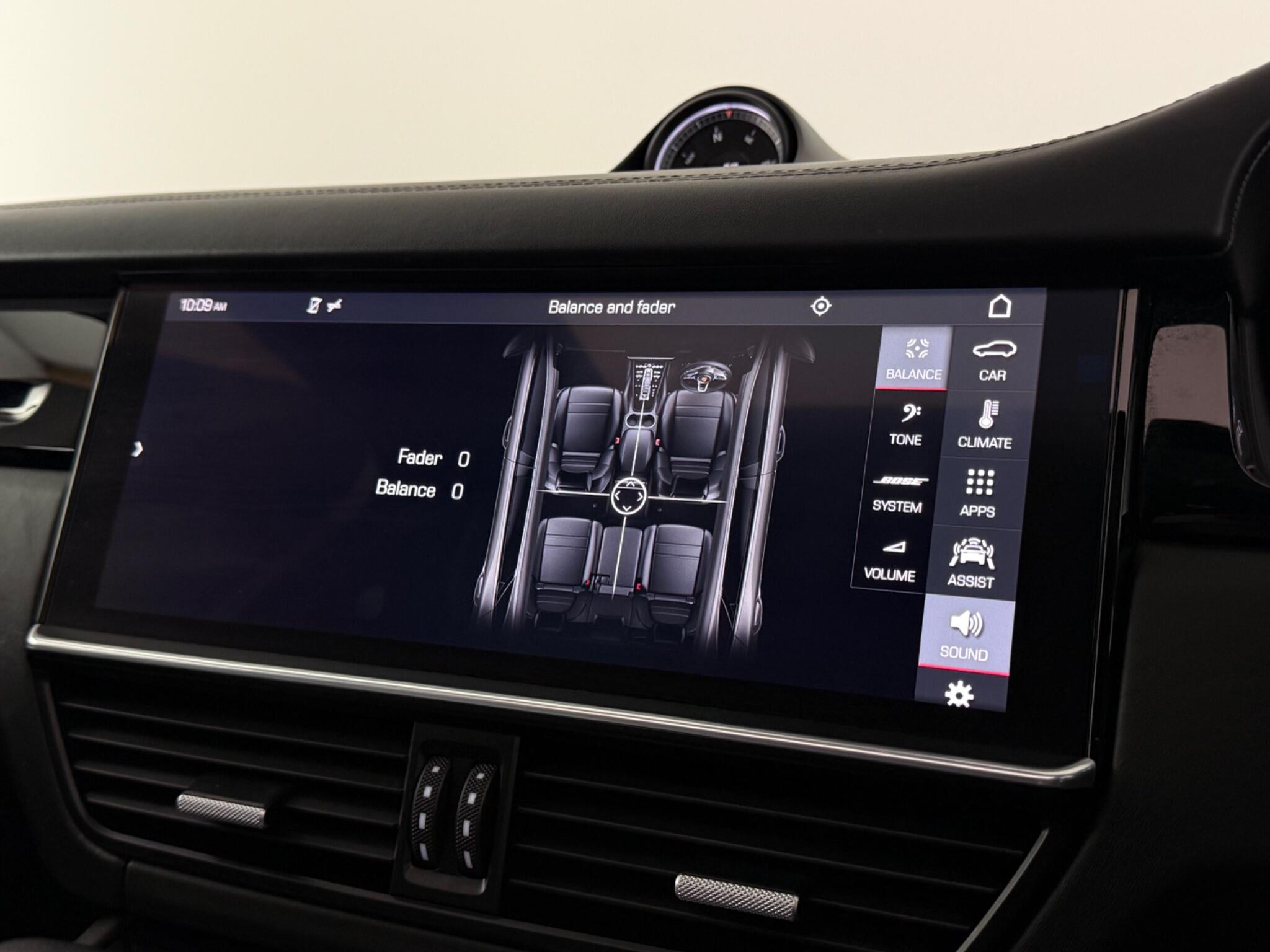 Porsche Cayenne view 40