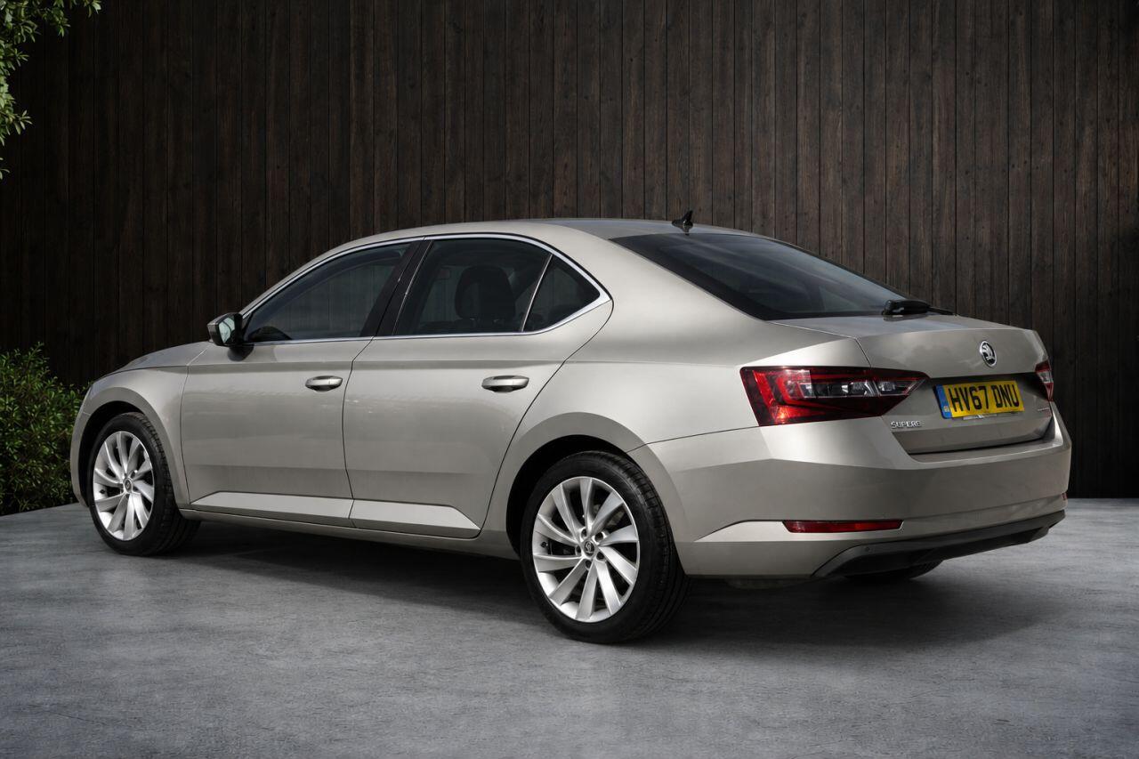 Skoda Superb view 3
