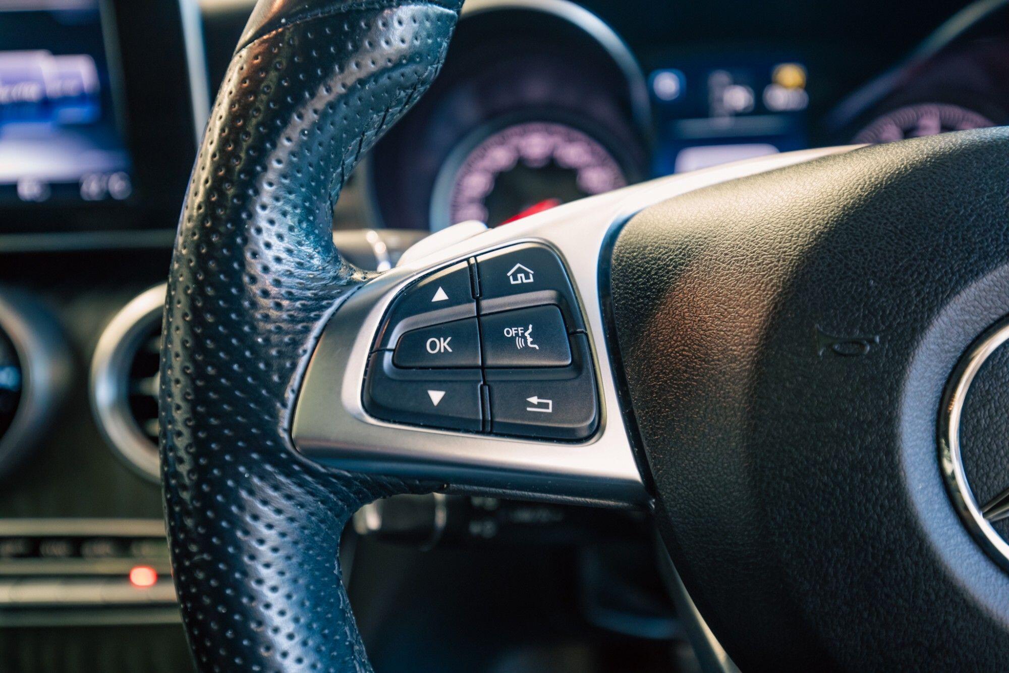 Mercedes-Benz C-Class view 9