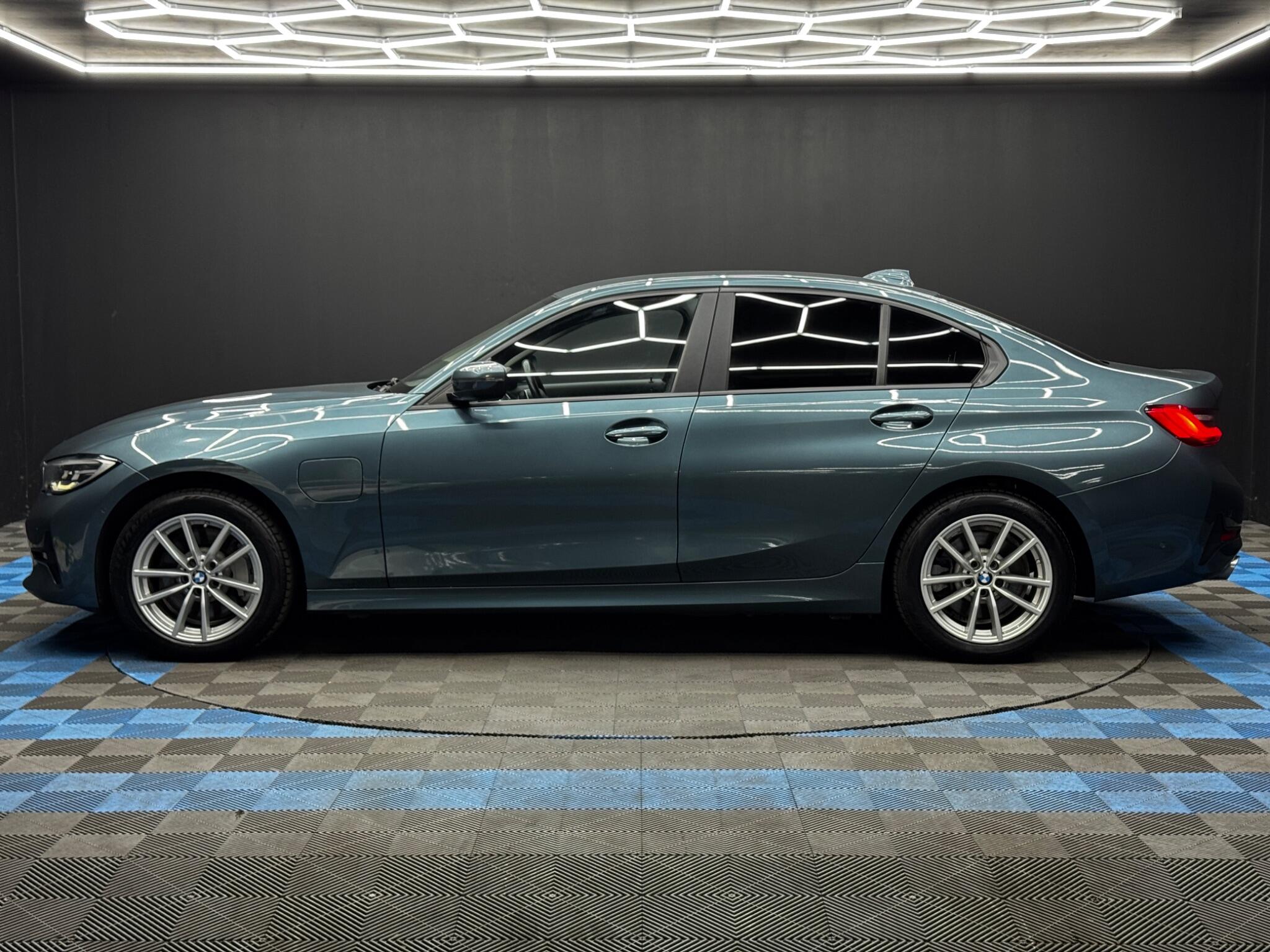 BMW 3 Series view 8