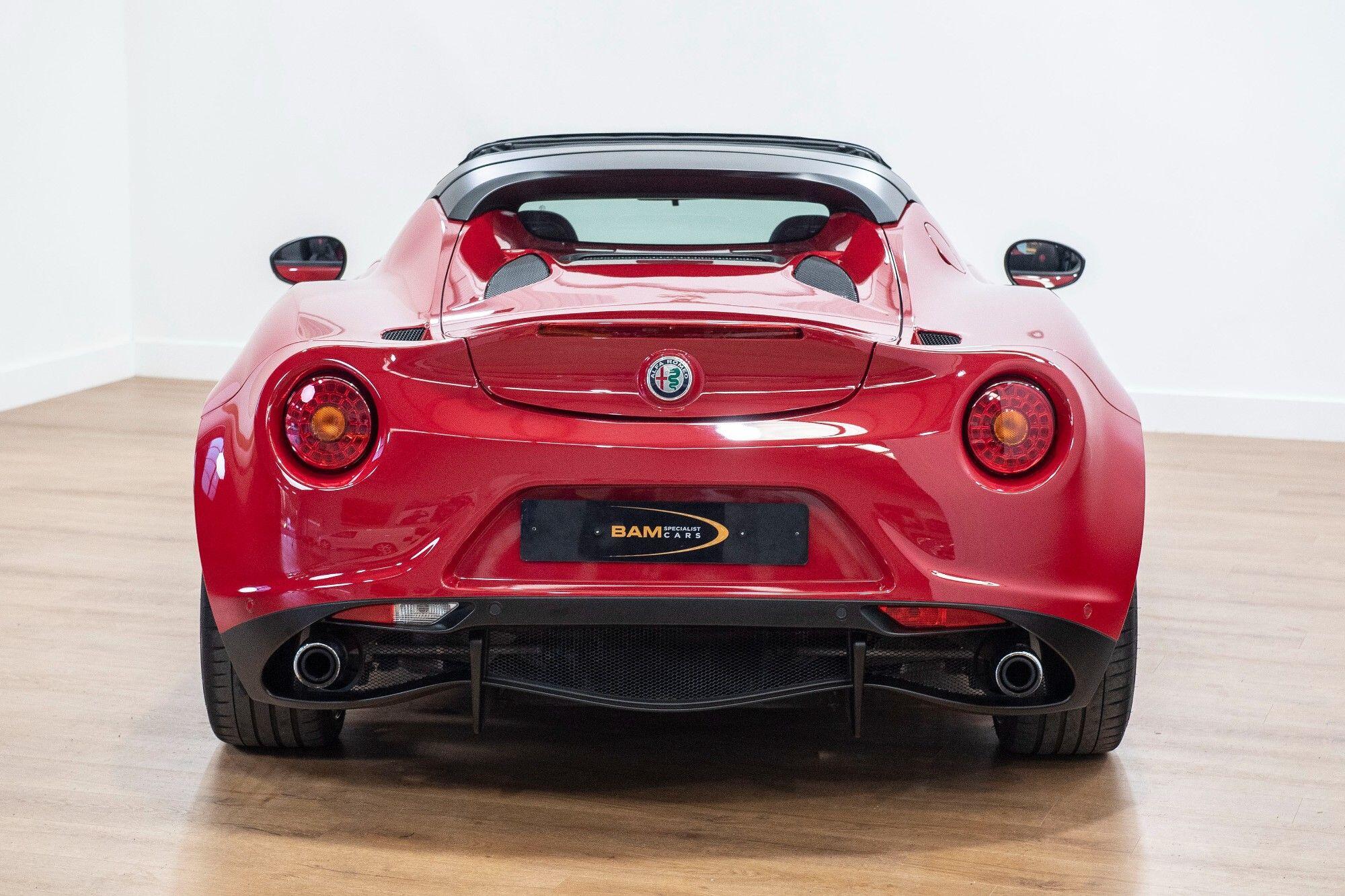 Alfa Romeo 4C view 8