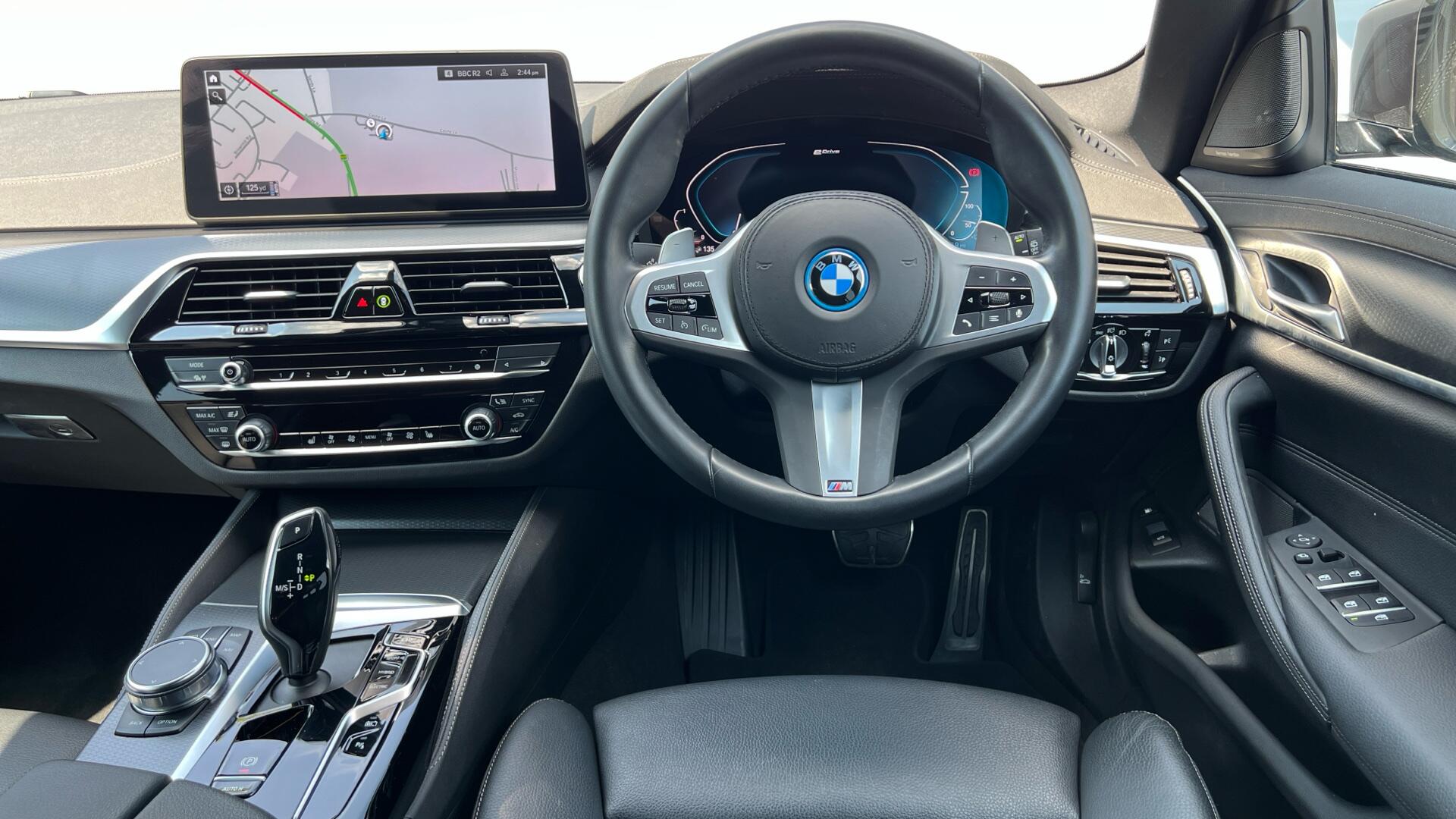BMW 5 Series view 5