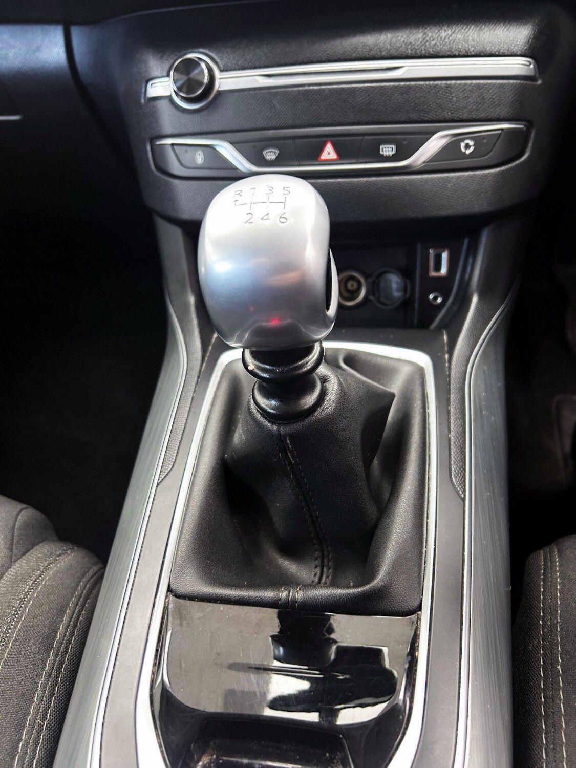Peugeot 308 view 17