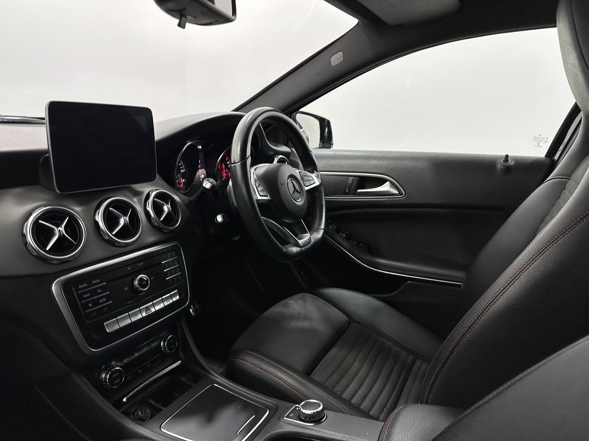 Mercedes-Benz Gla view 31