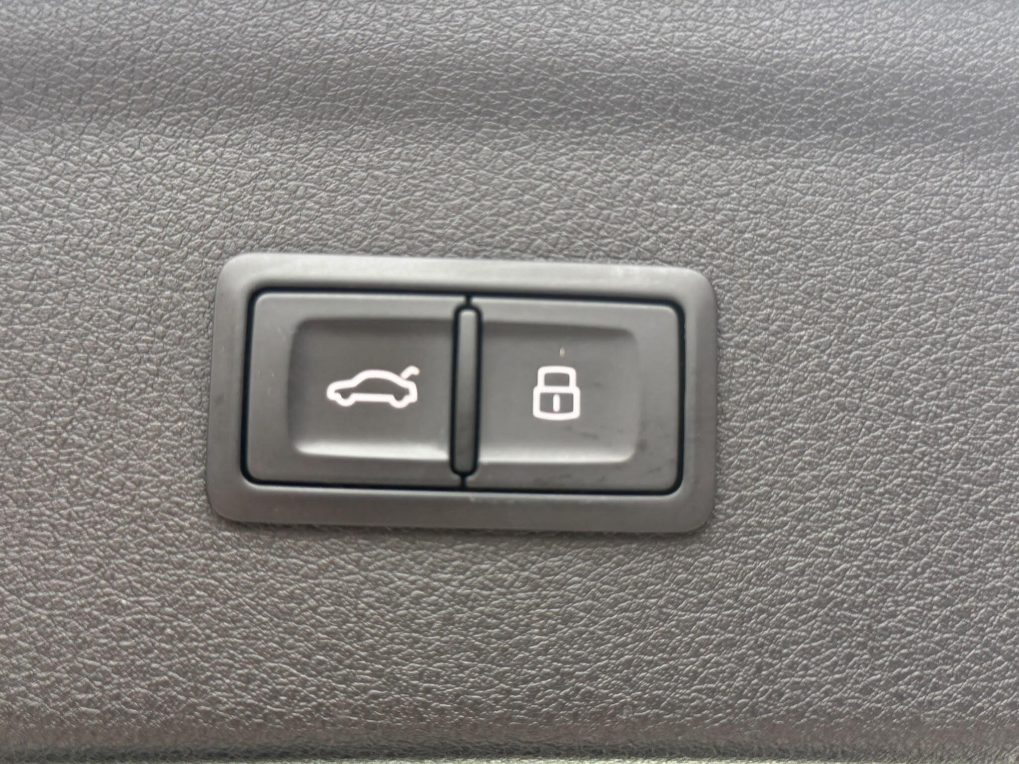 Audi Q3 view 10