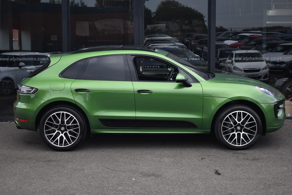 Porsche Macan view 14