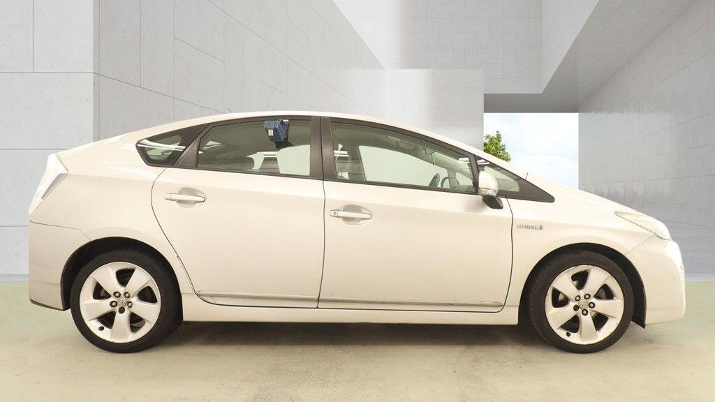 Toyota Prius view 5