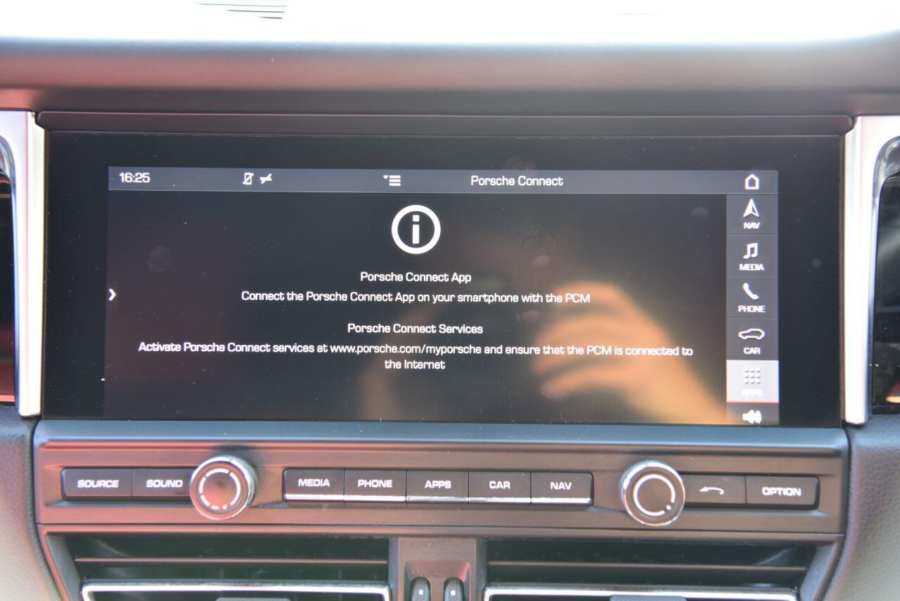 Porsche Macan view 43