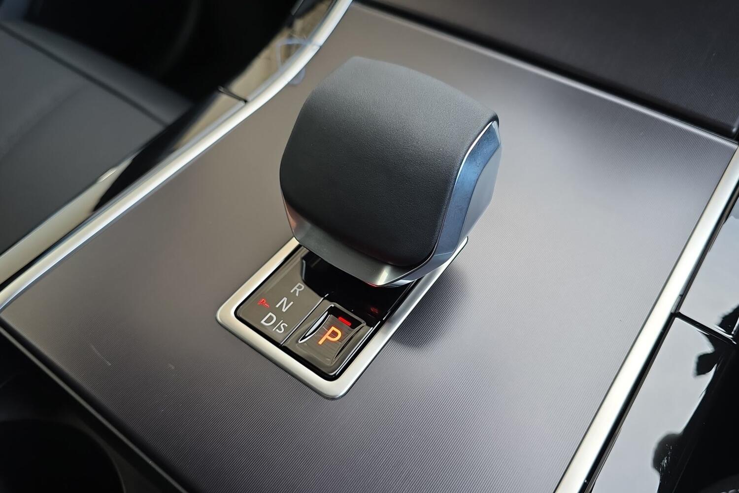 Land Rover Range Rover Velar view 13
