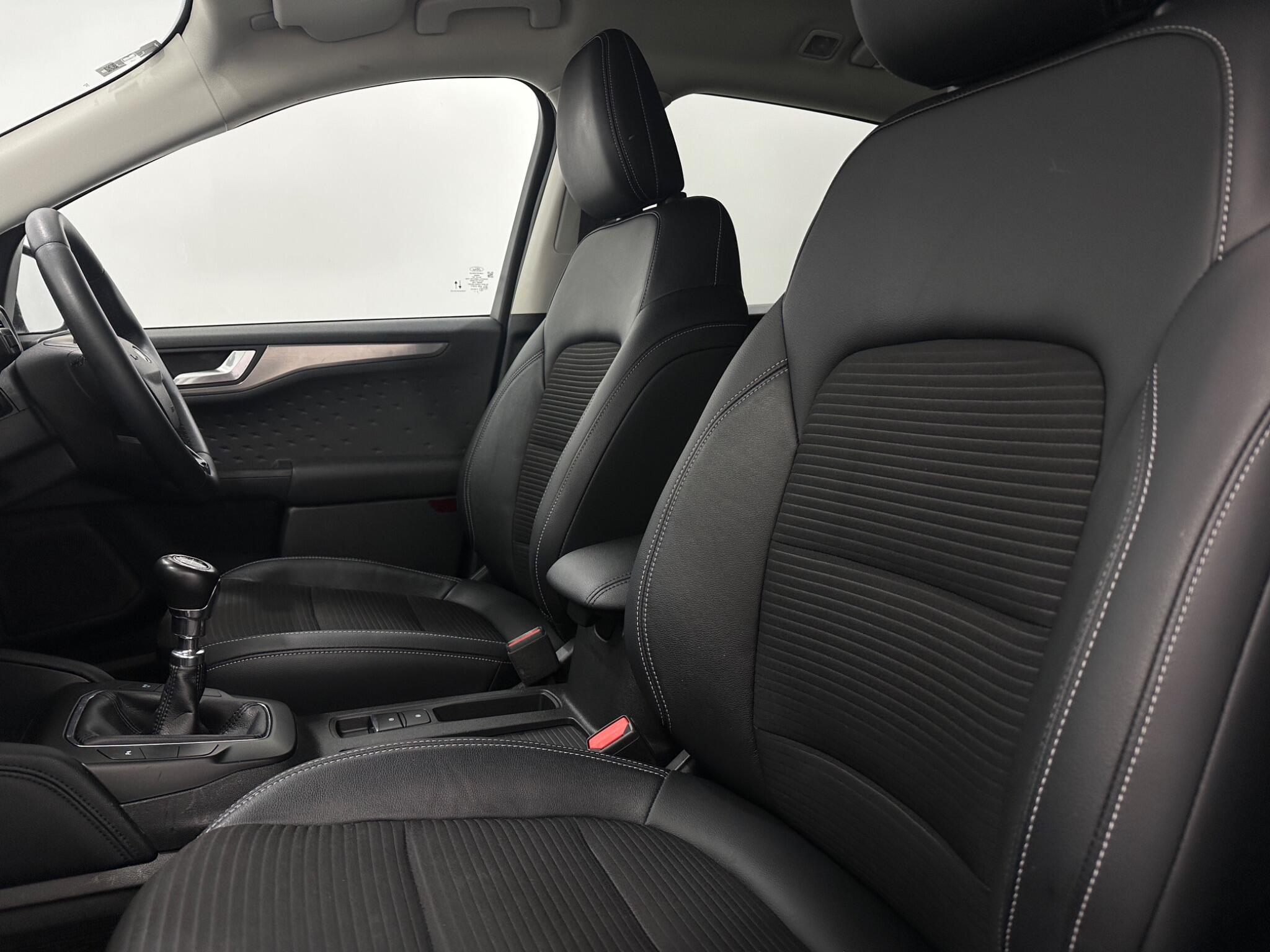 Ford Kuga view 34