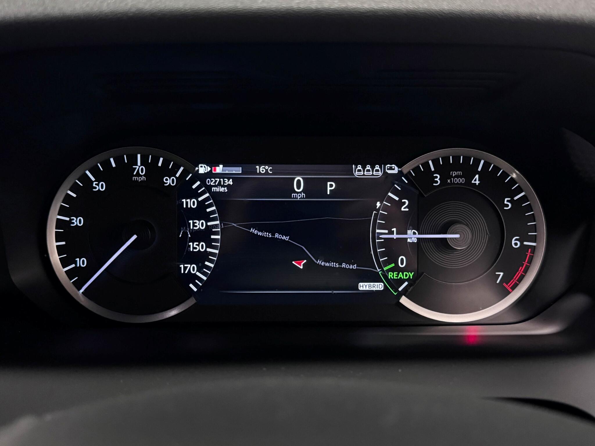 Land Rover Discovery Sport view 17