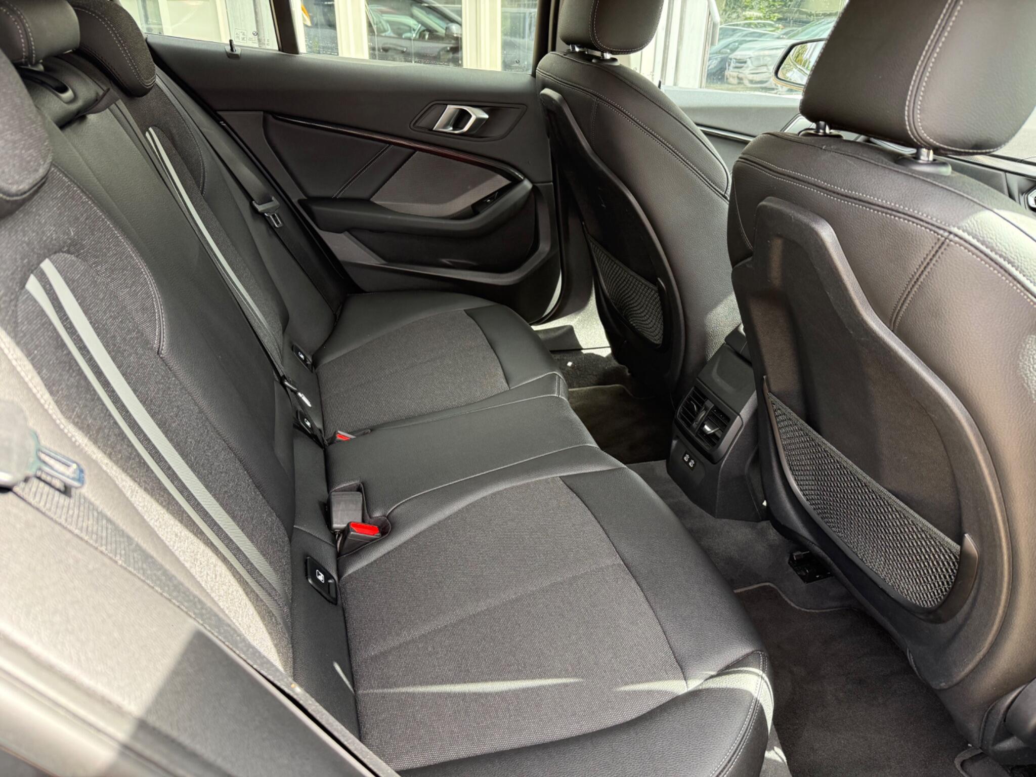 BMW 1 Series view 11