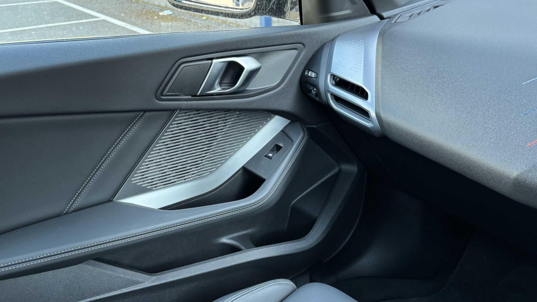 BMW 2 Series view 24