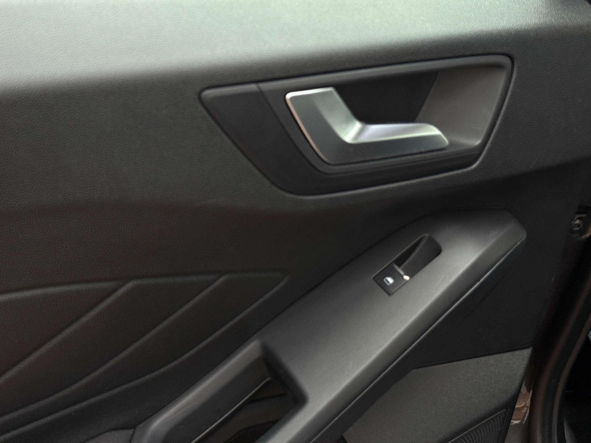 Ford Focus view 42