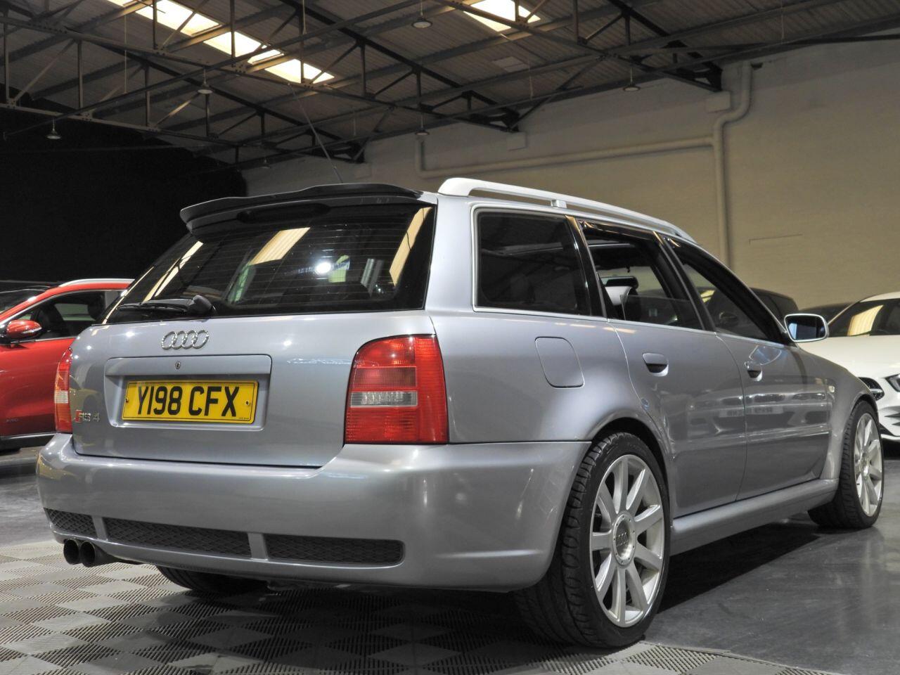 Audi RS4 view 43