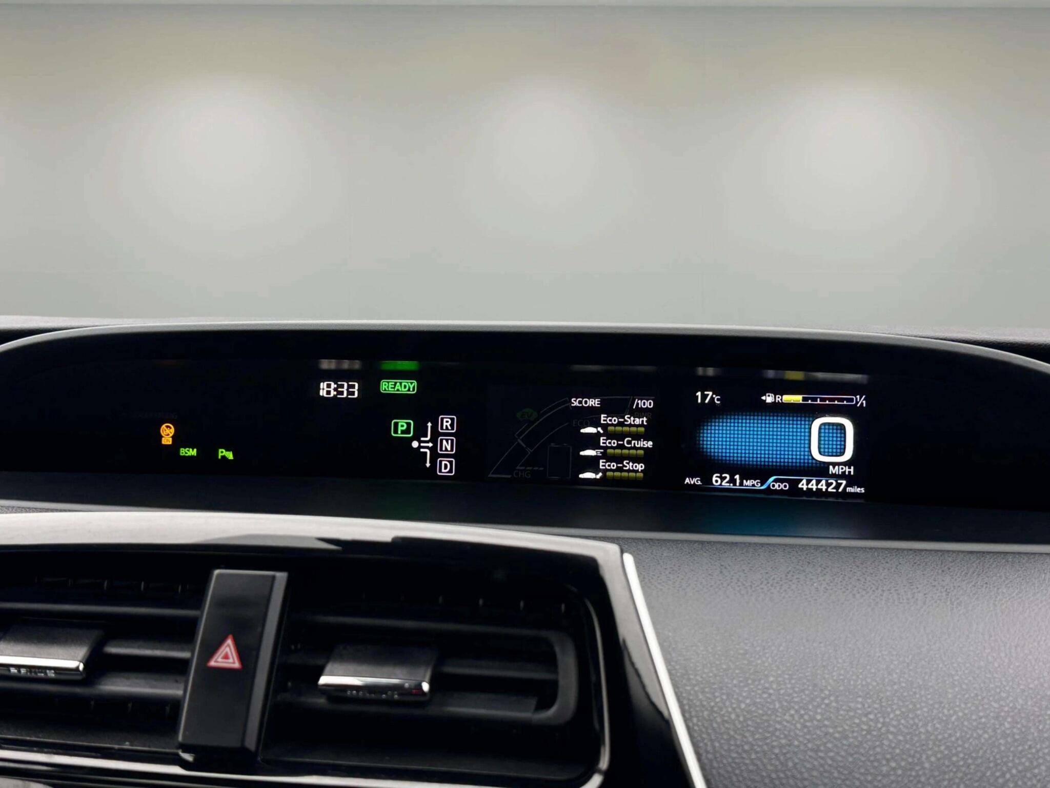Toyota Prius view 28