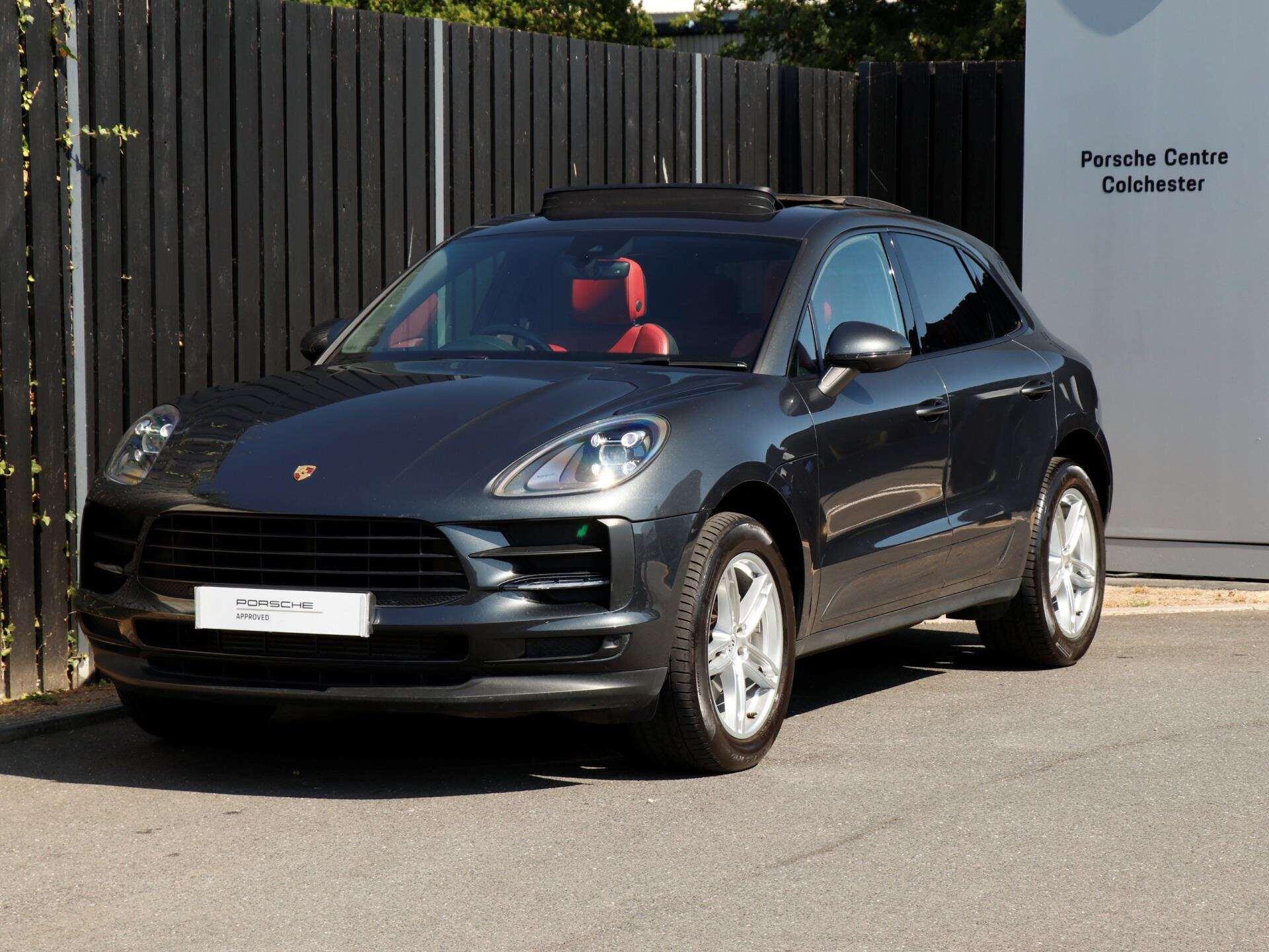Porsche Macan view 35