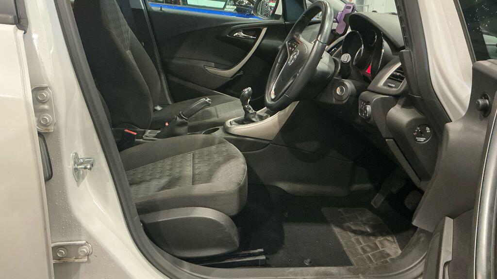 Vauxhall Astra view 5