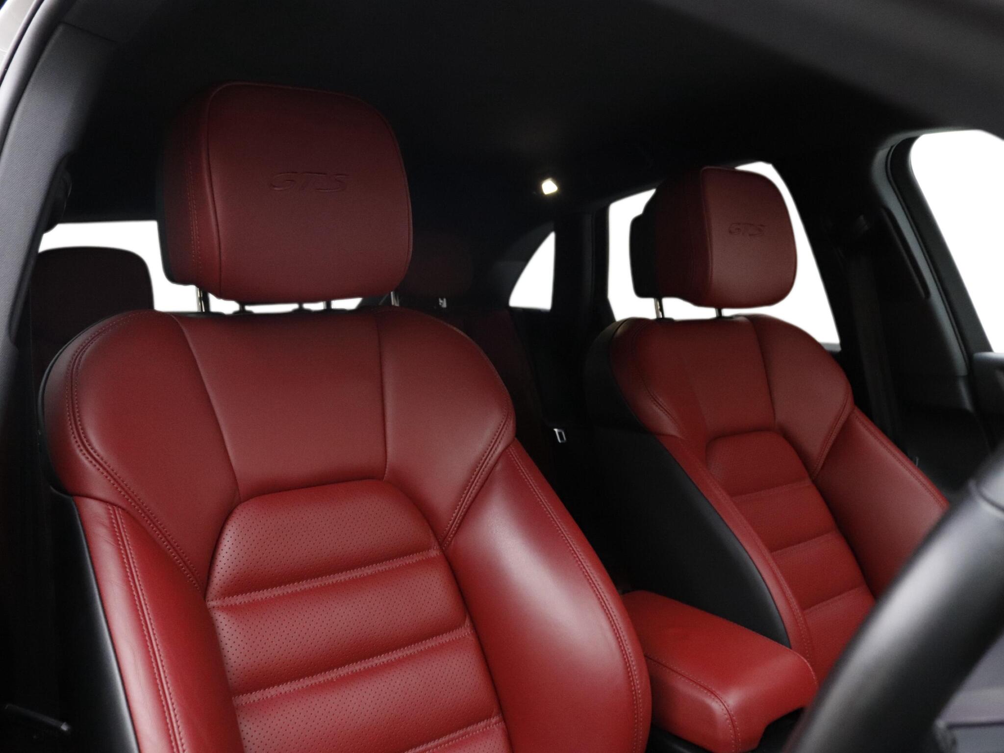 Porsche Macan view 10
