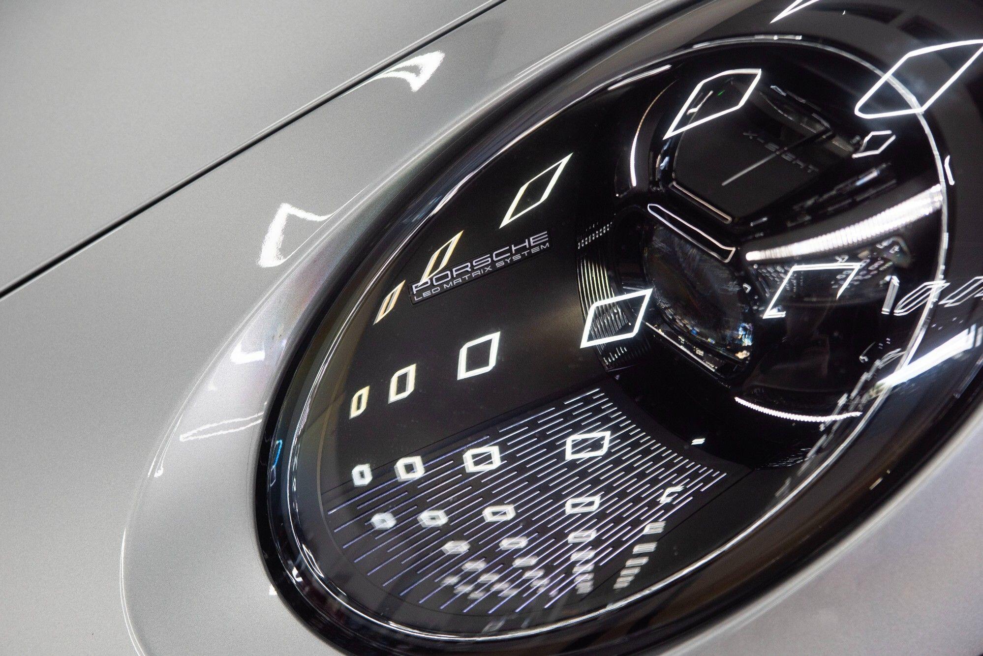 Porsche 911 view 13