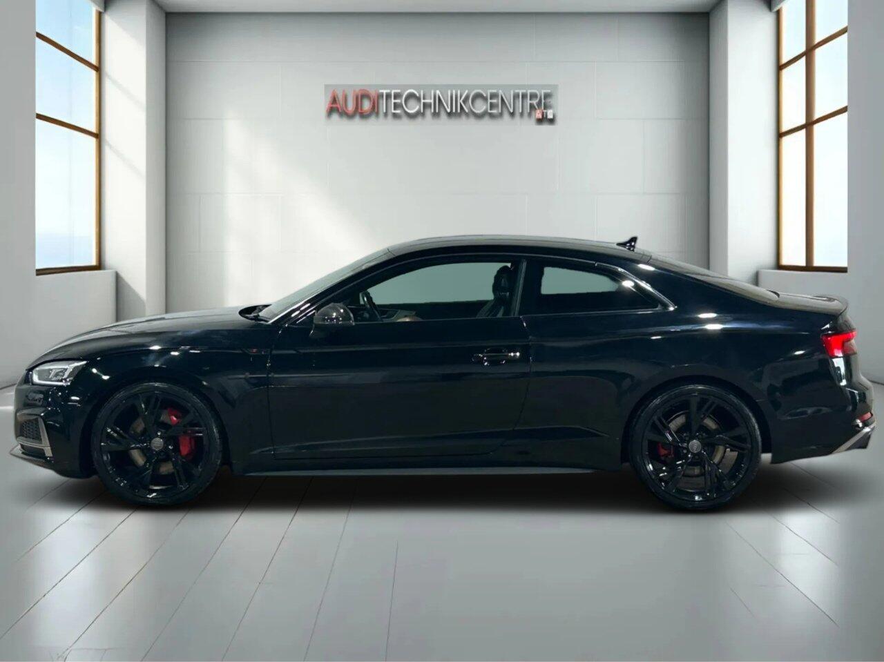 Audi S5 view 5