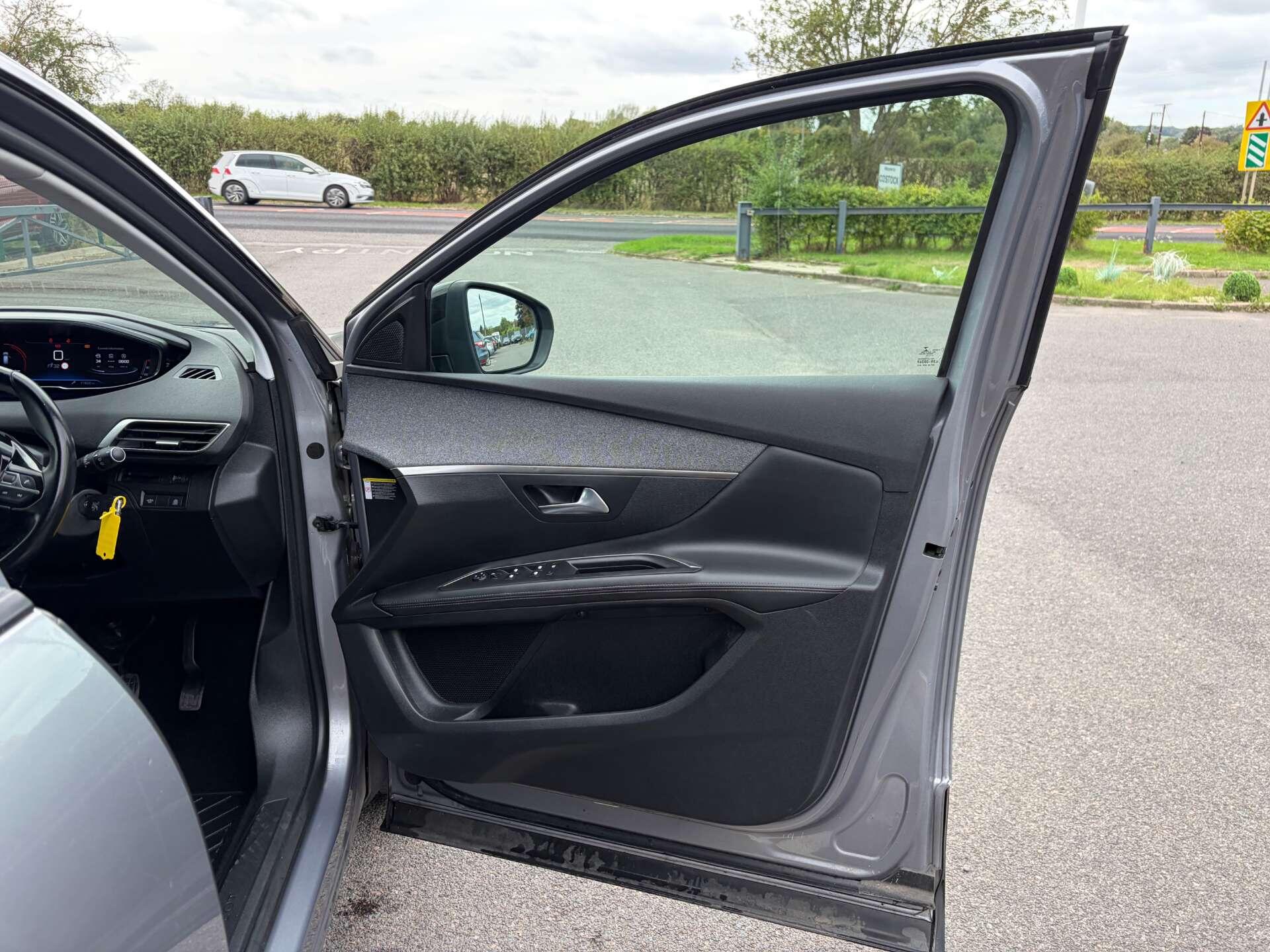 Peugeot 3008 view 29