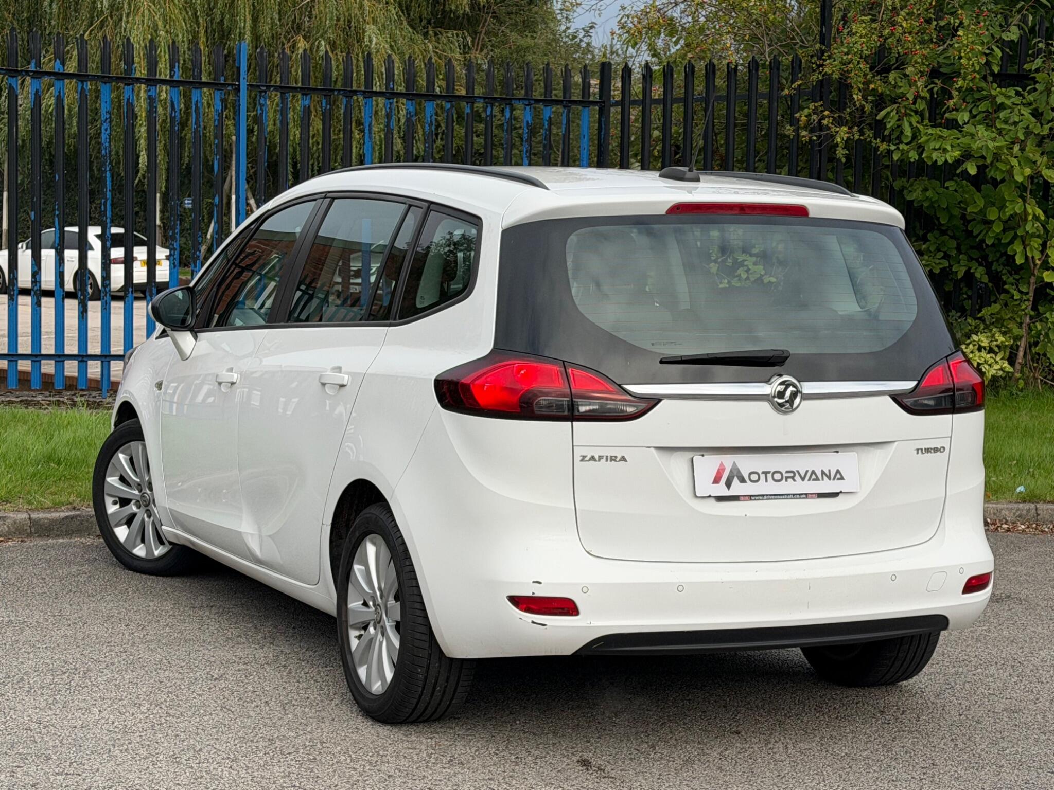 Vauxhall Zafira Tourer view 4