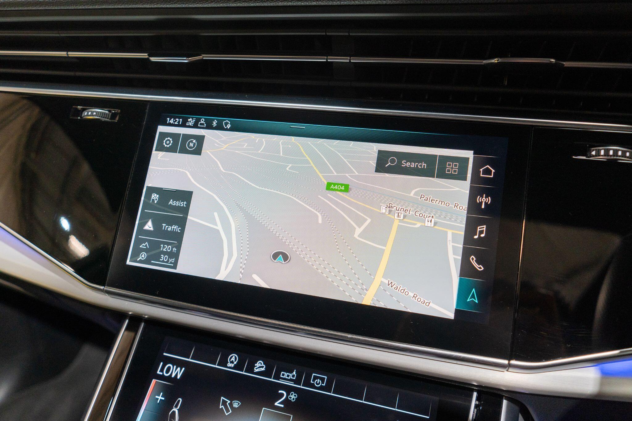 Audi SQ7 view 21