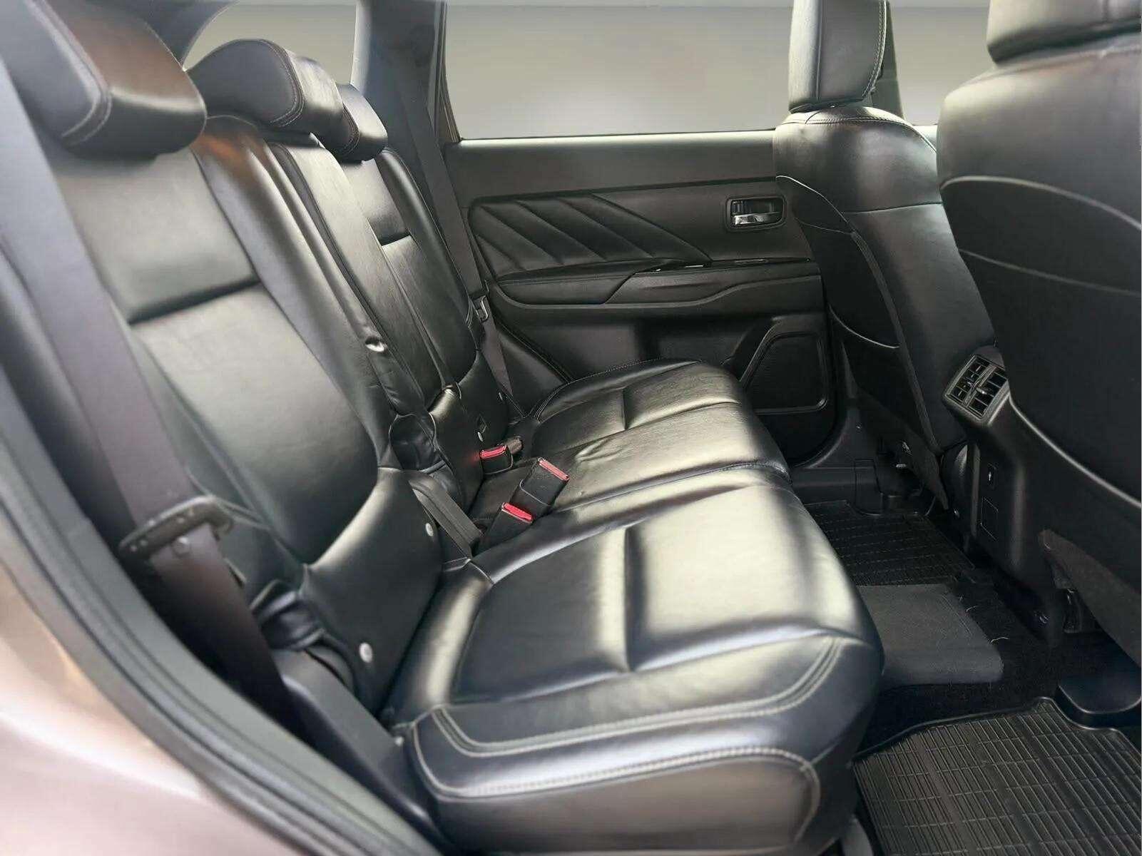 Mitsubishi Outlander view 36