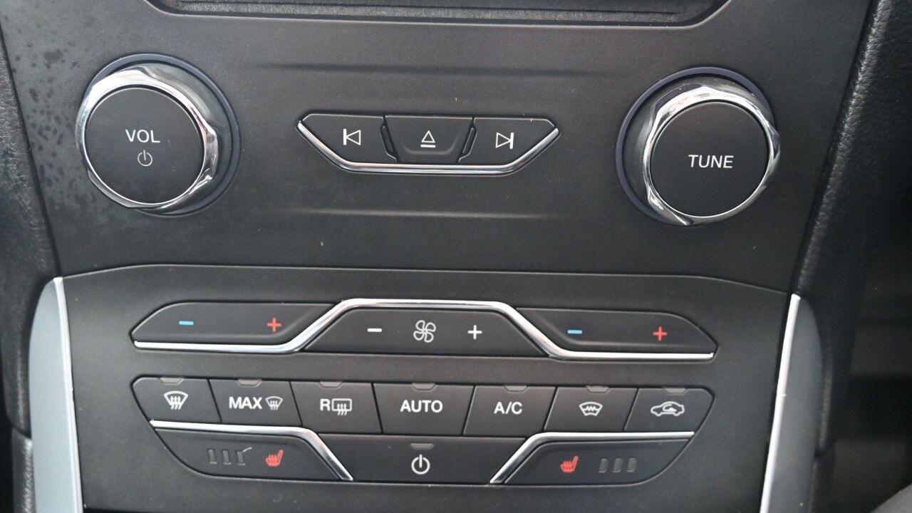 Ford Galaxy view 30