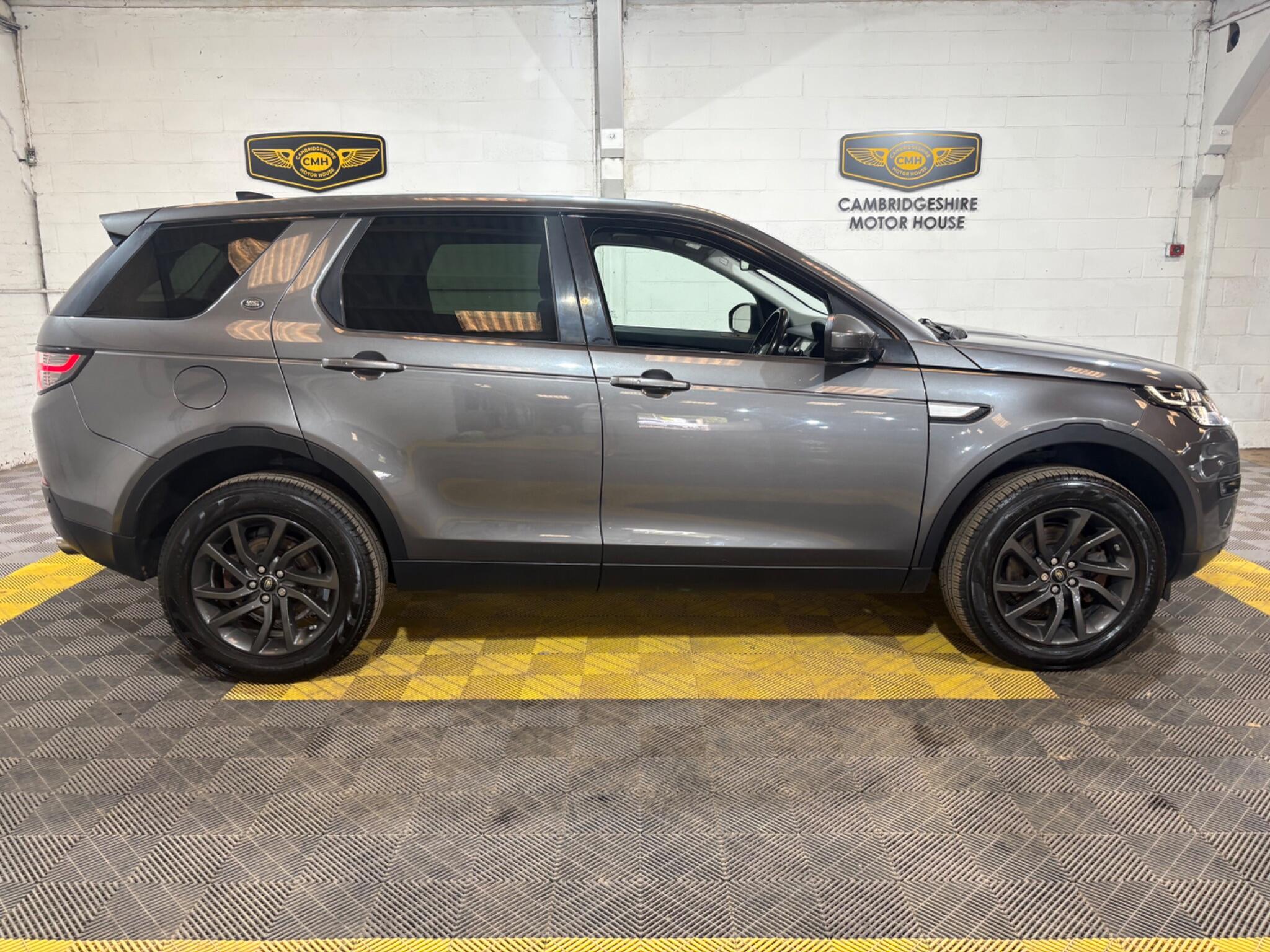 Land Rover Discovery Sport view 14