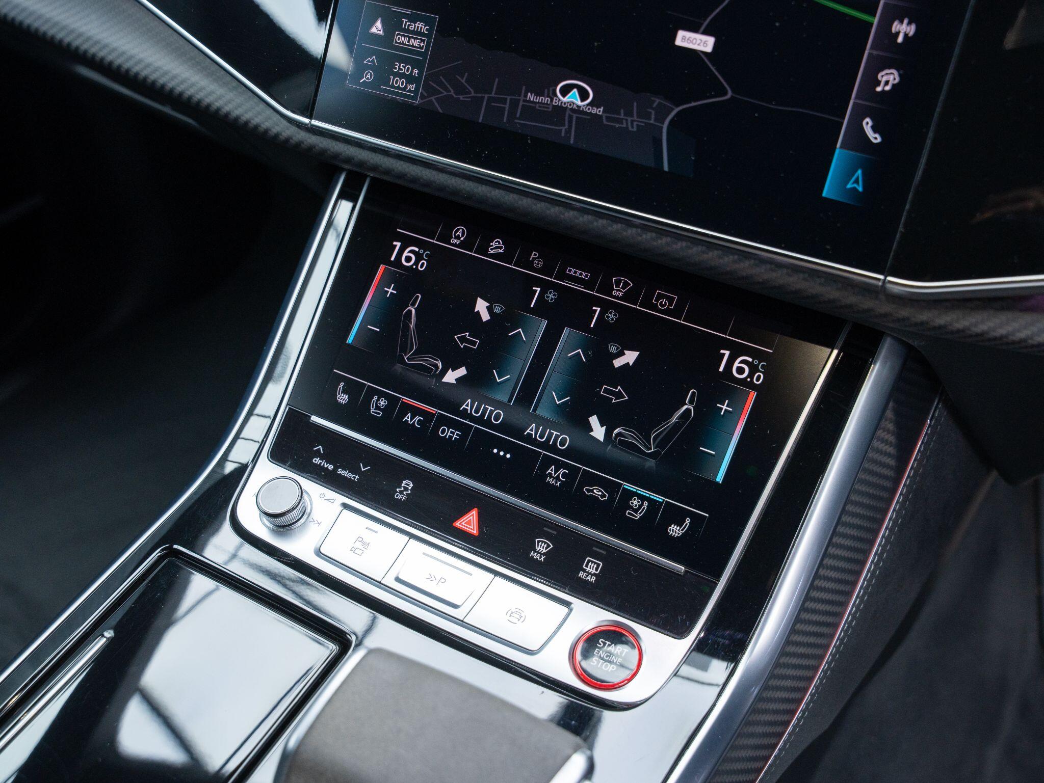 Audi RS Q8 view 29