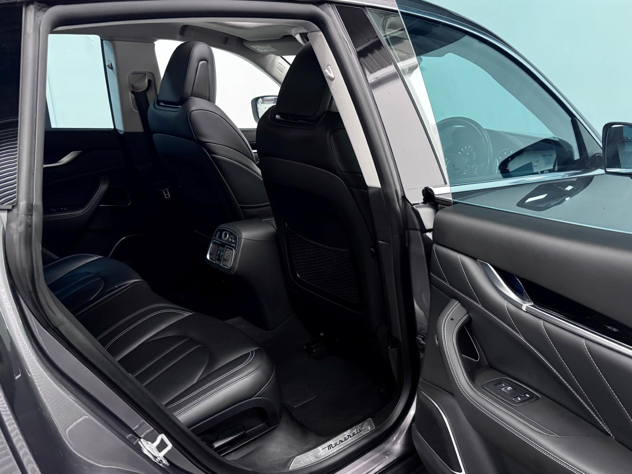 Maserati Levante view 30