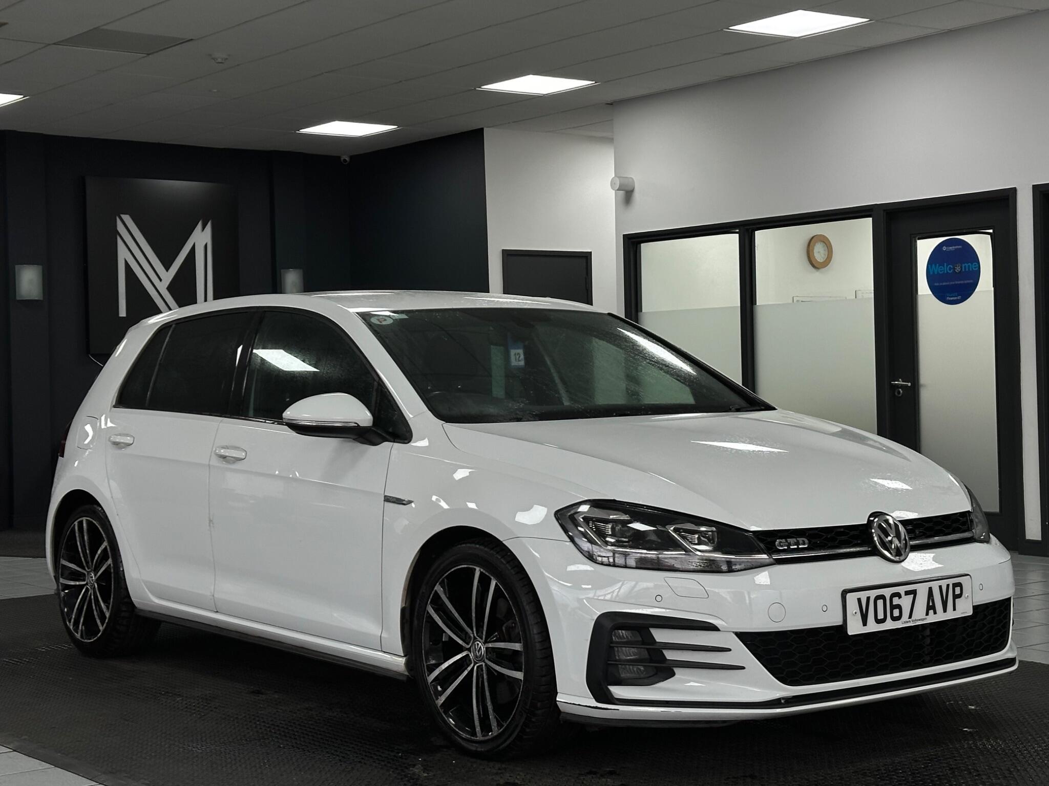 Volkswagen Golf view 4