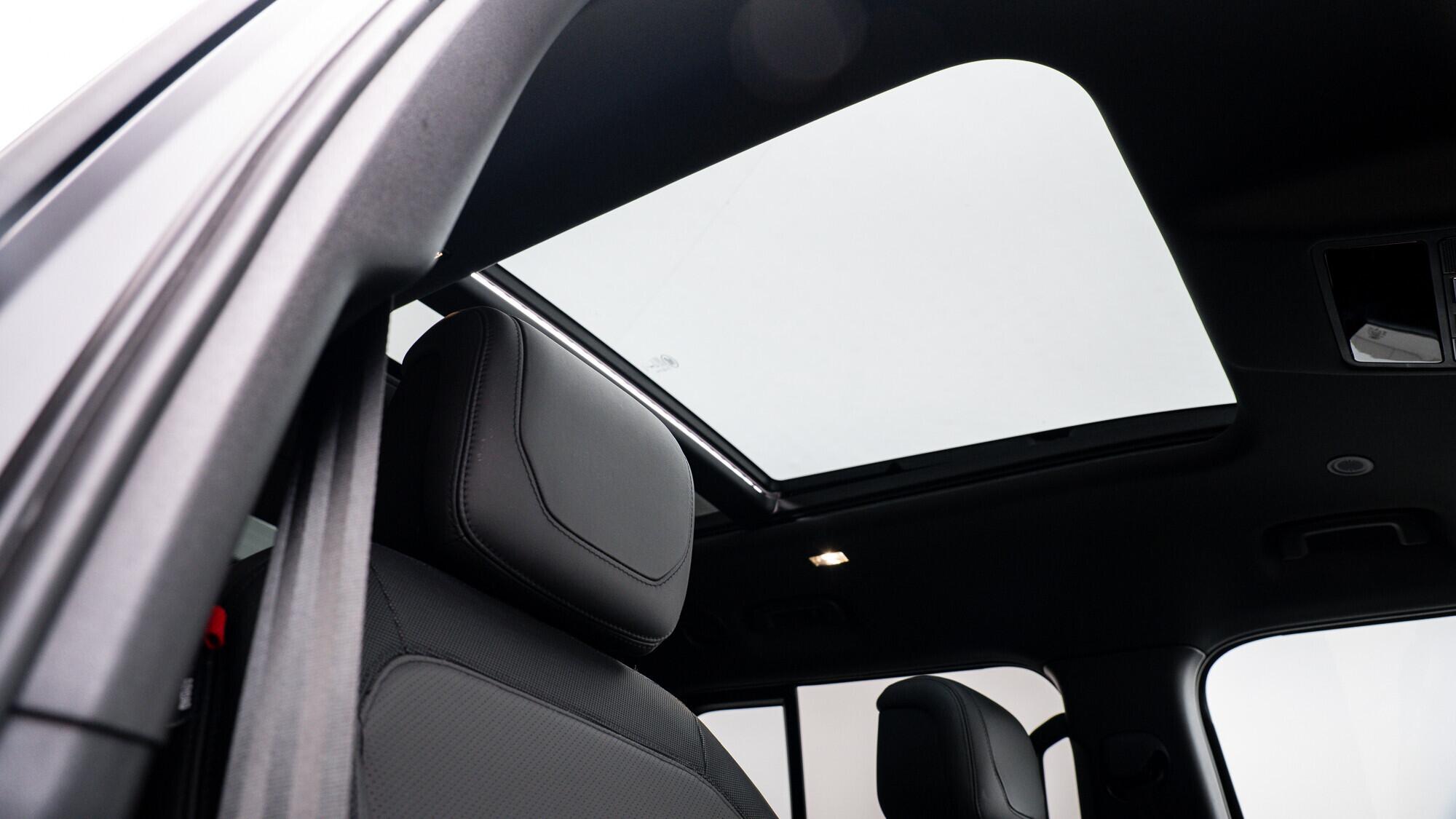 Land Rover Defender view 9