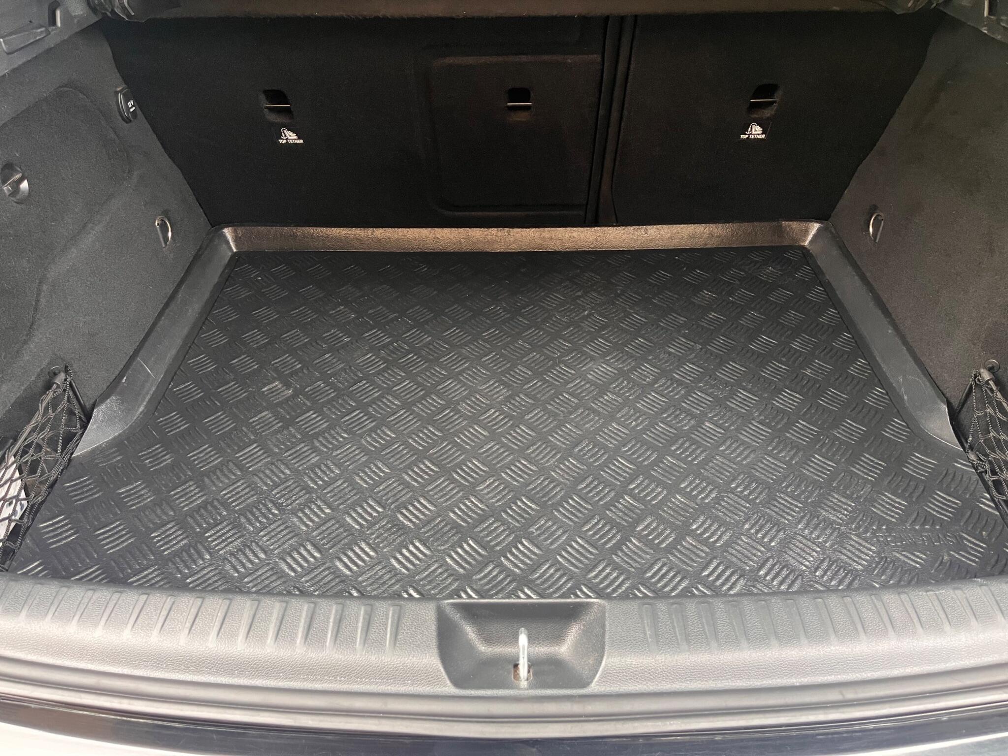Mercedes-Benz Gla view 34