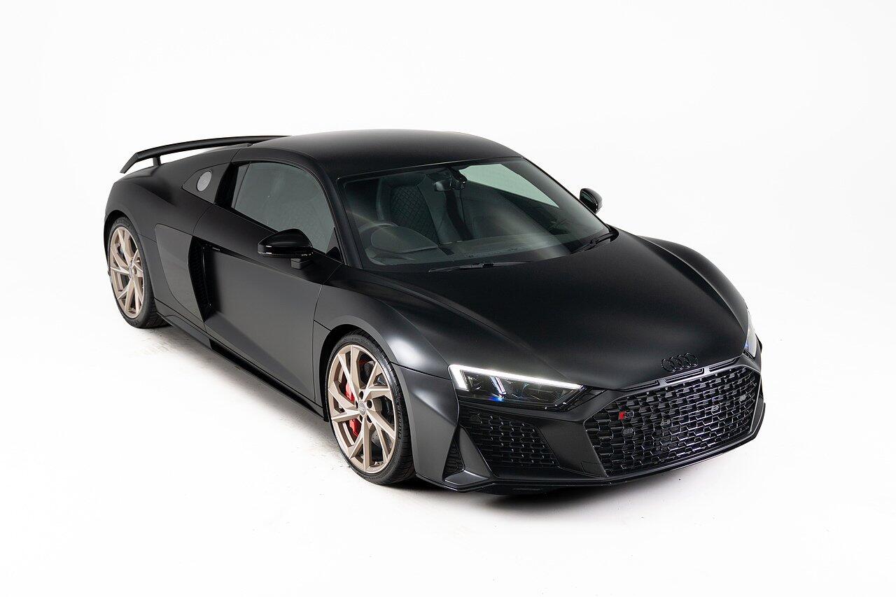 Audi R8 view 5