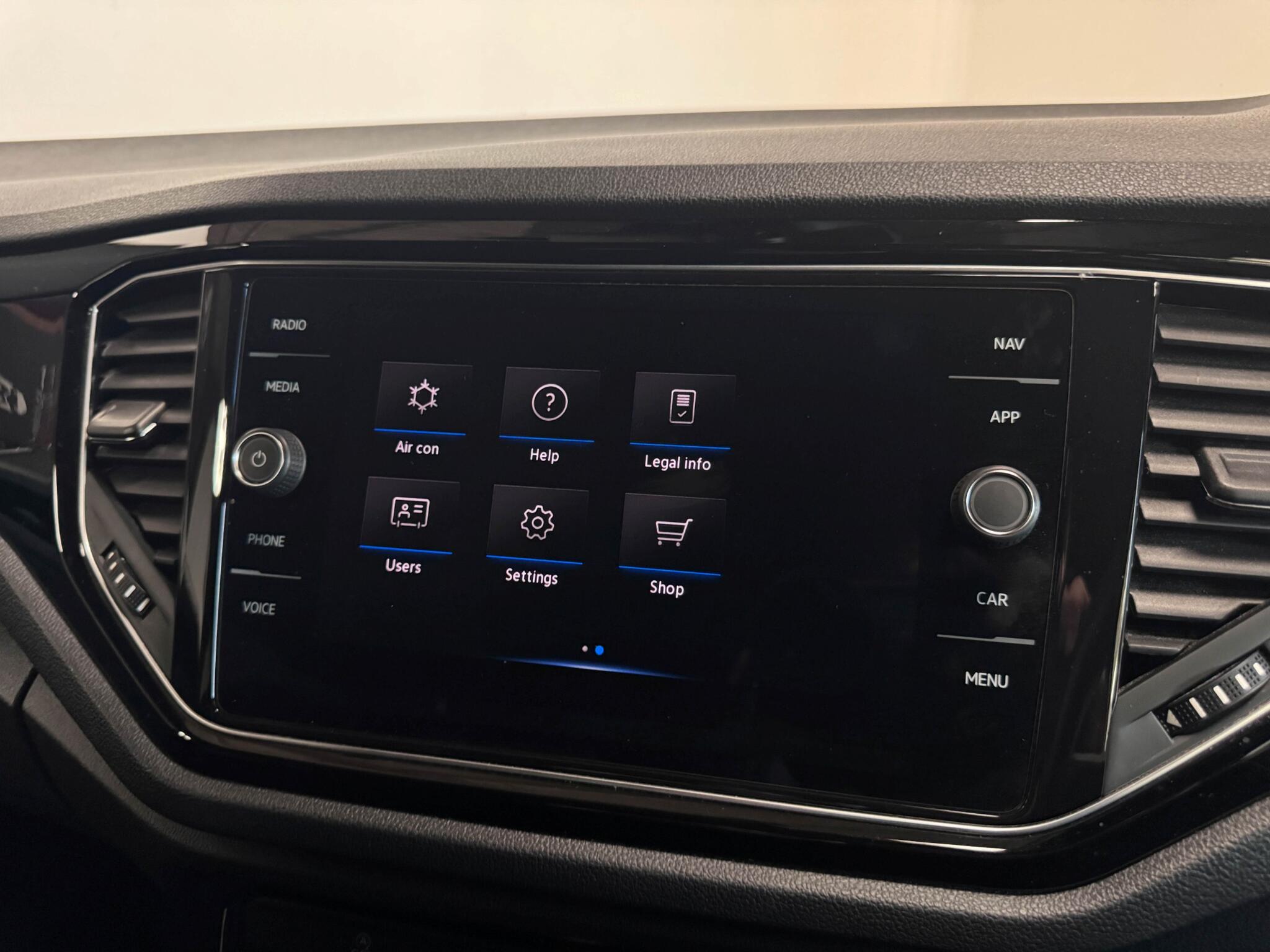 Volkswagen T-Roc view 37