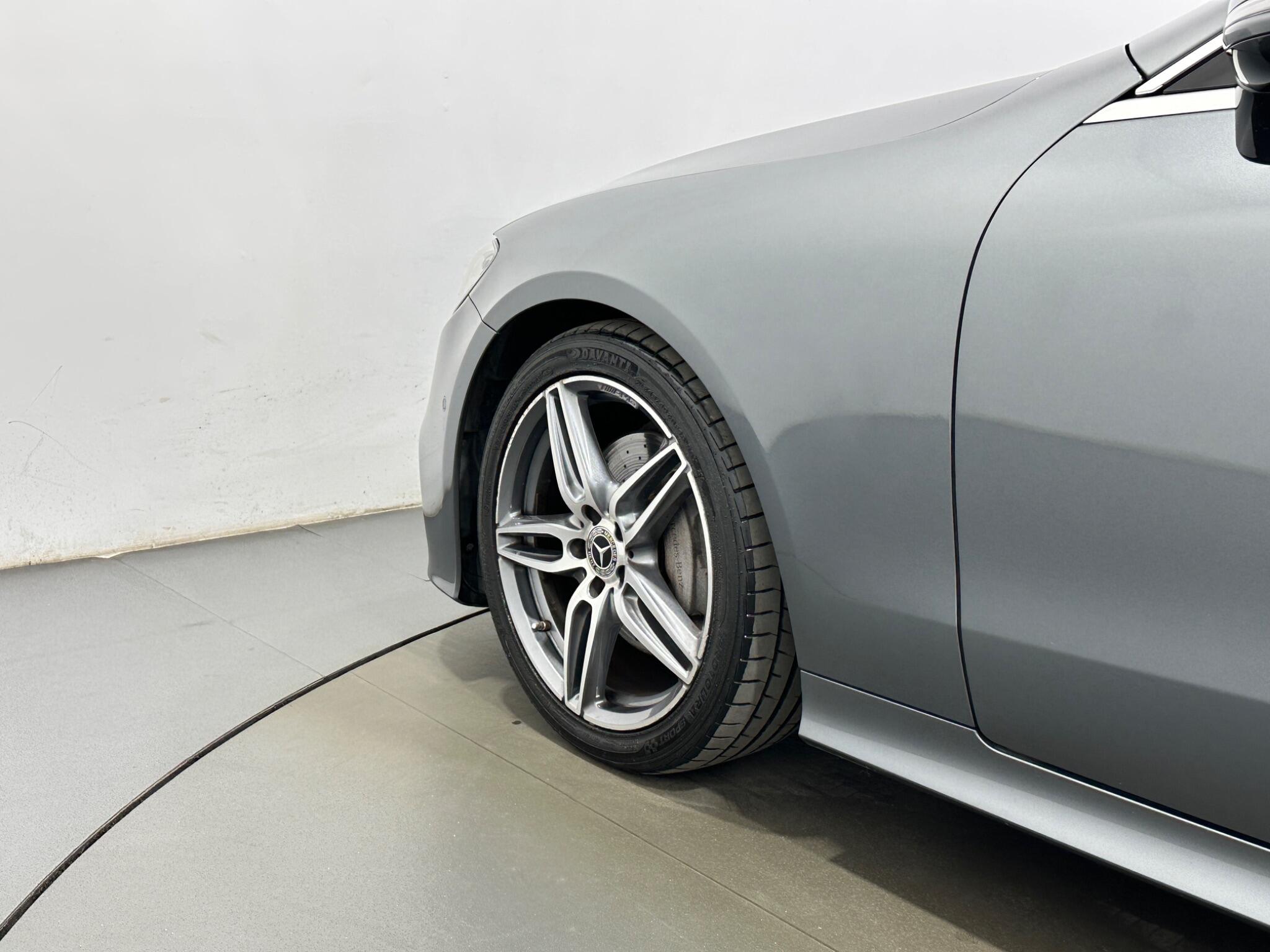 Mercedes-Benz E-Class view 47