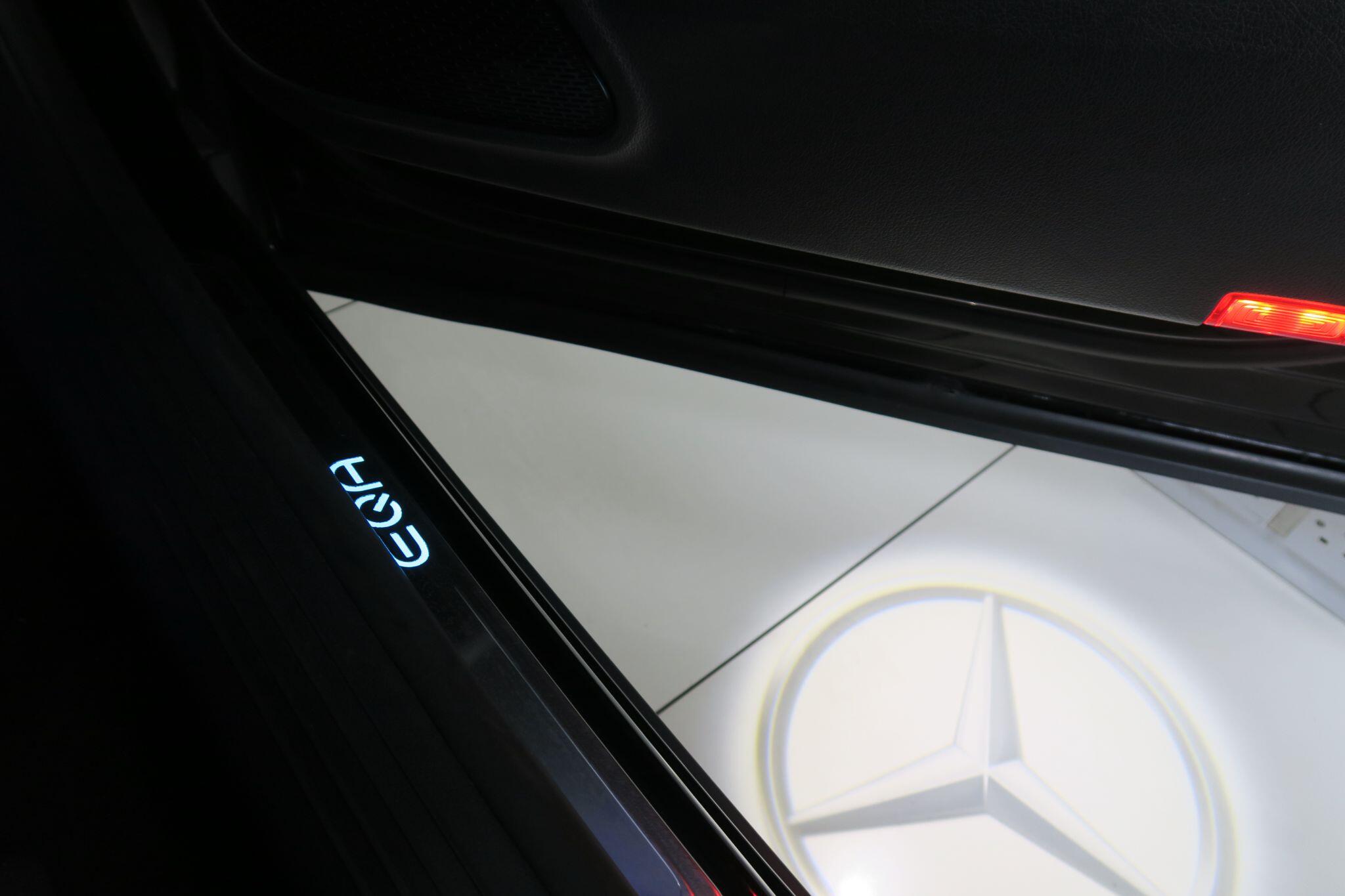 Mercedes-Benz 250 view 21