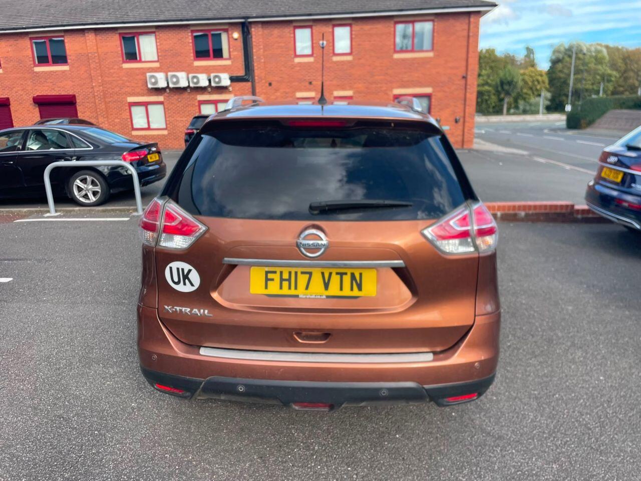Nissan X-Trail view 4