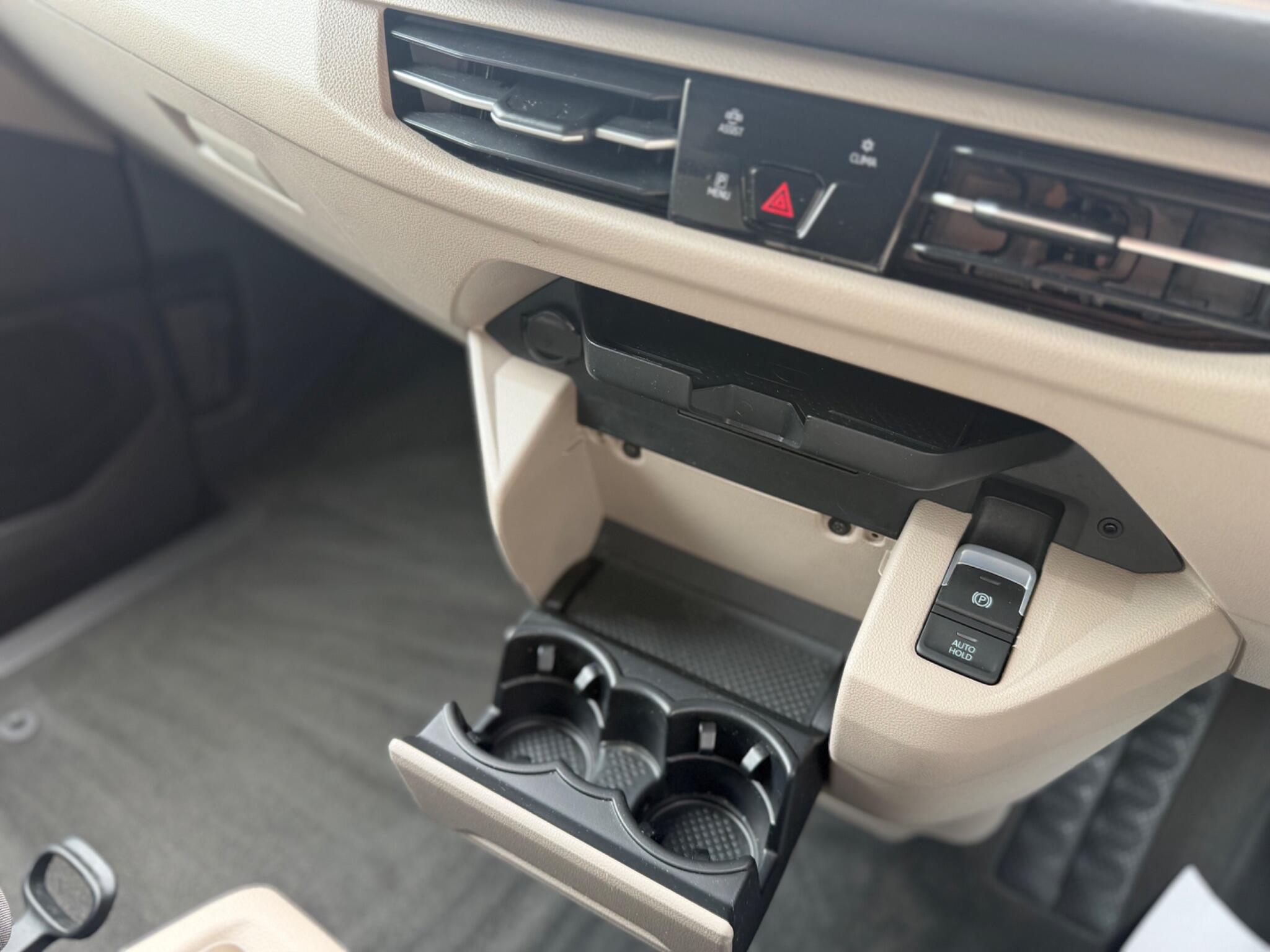 Volkswagen Multivan view 52