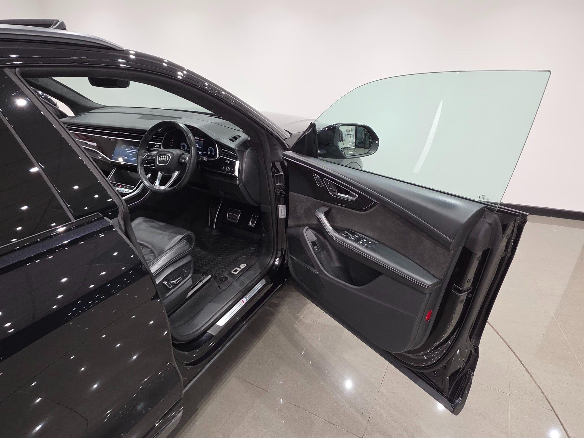 Audi Q8 view 75