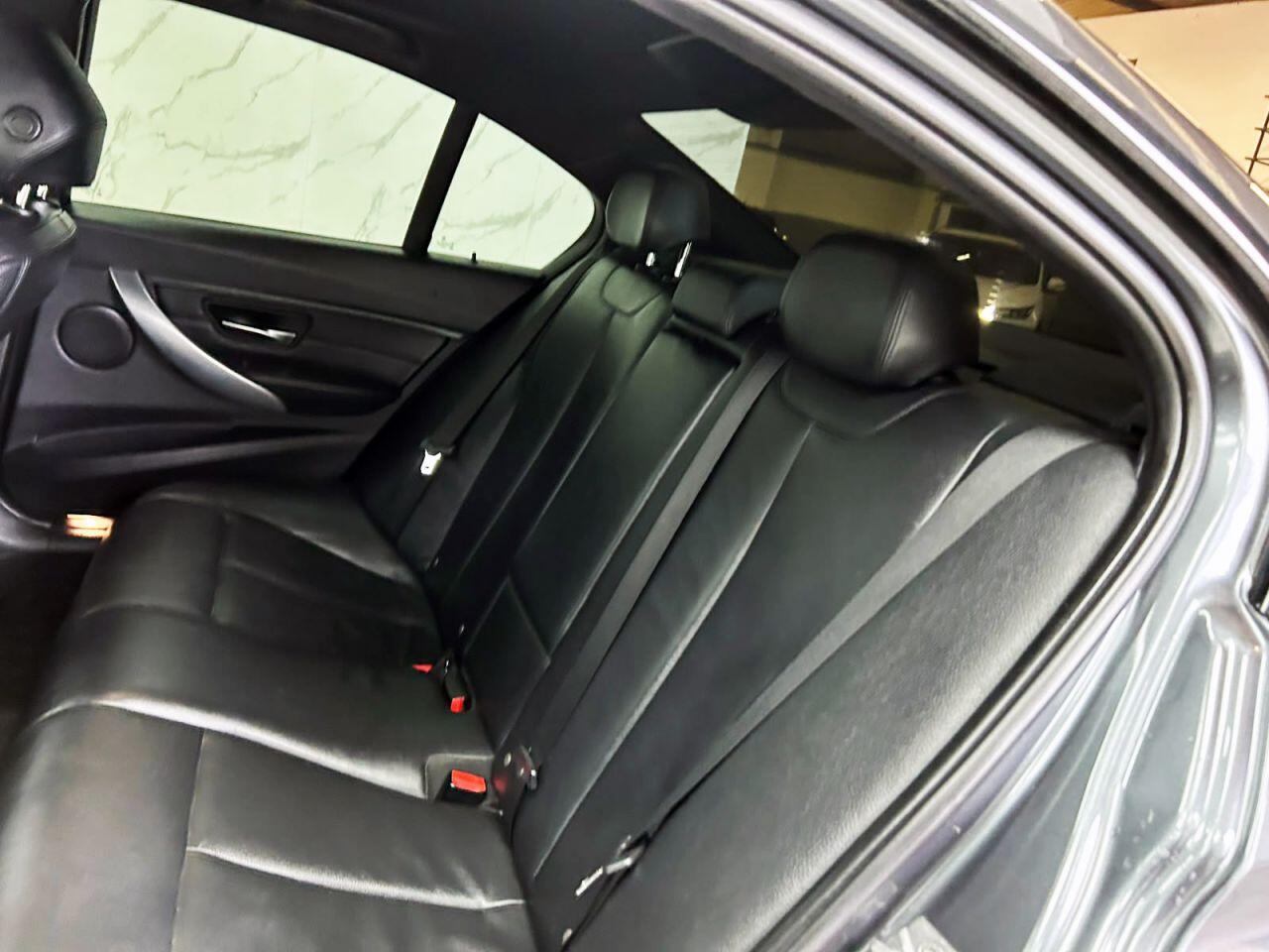 BMW 3 Series view 23